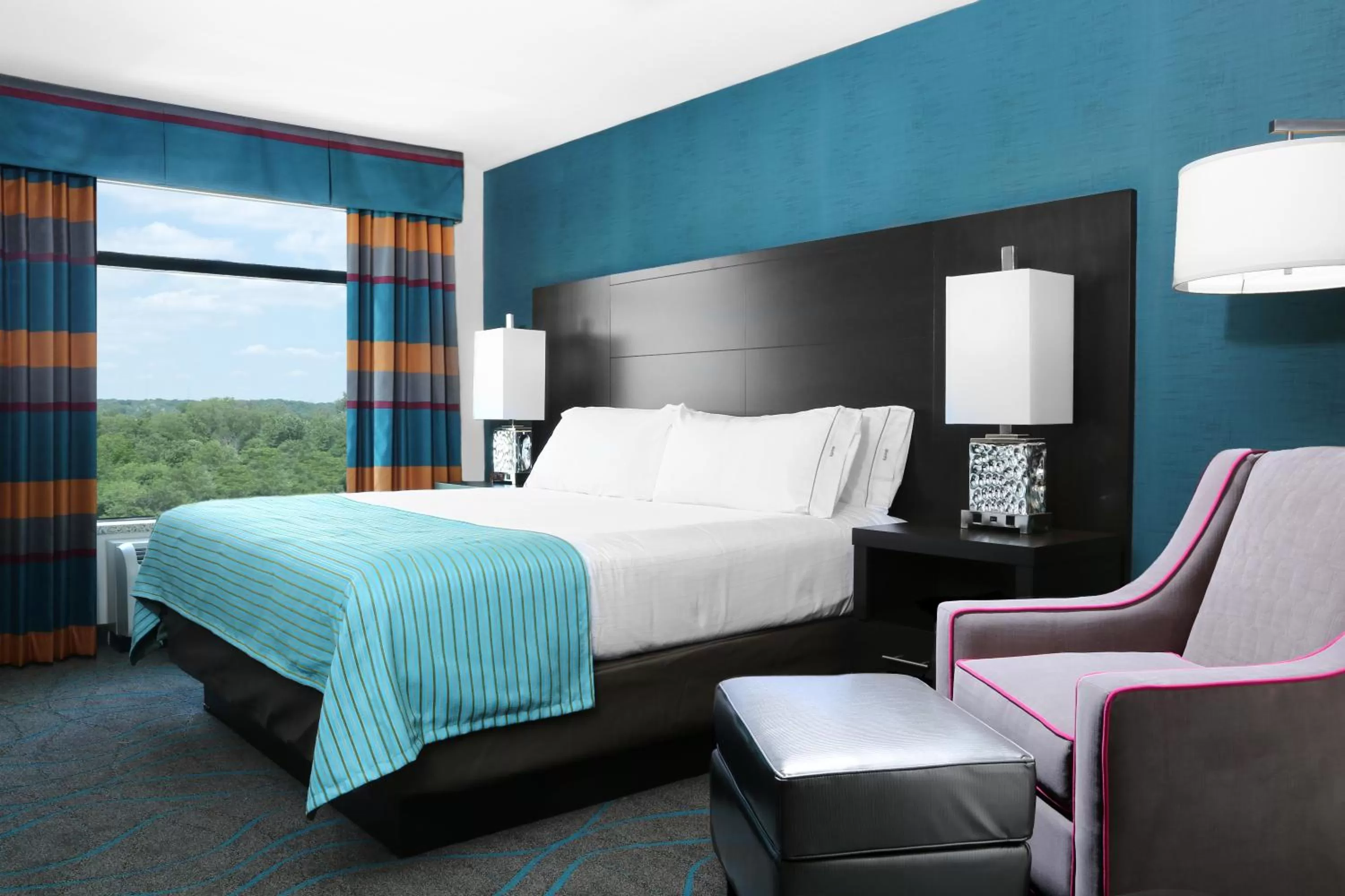 King Room - Mobility Access/Hearing Accessible in Holiday Inn Express Moline - Quad Cities Area by IHG