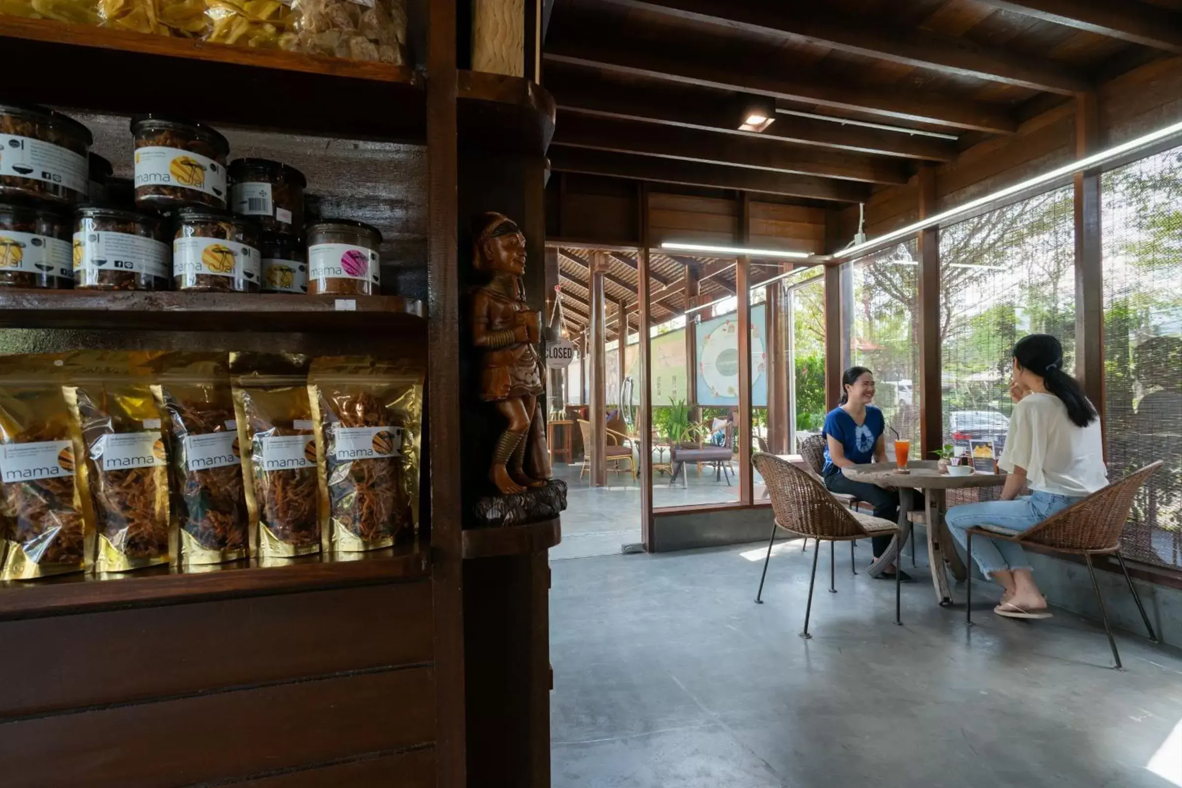 Restaurant/places to eat in Maikaew Damnoen Resort