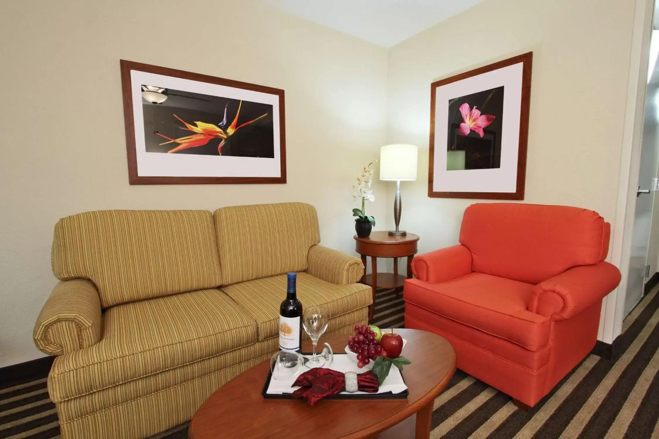 Living room, Seating Area in Hilton Garden Inn Ft. Lauderdale Airport-Cruise Port