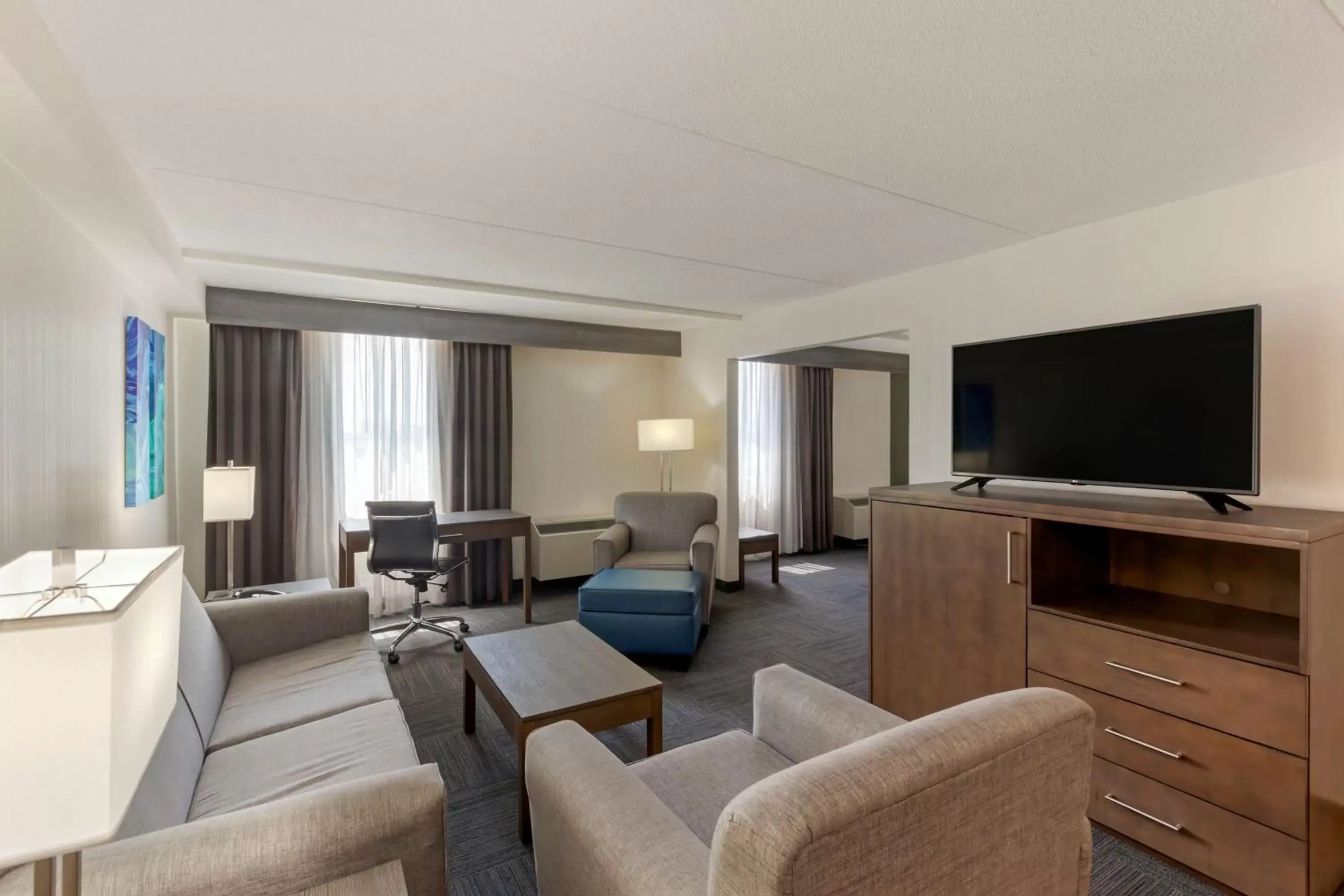 Bedroom, Seating Area in Best Western Plus Toronto Airport Hotel