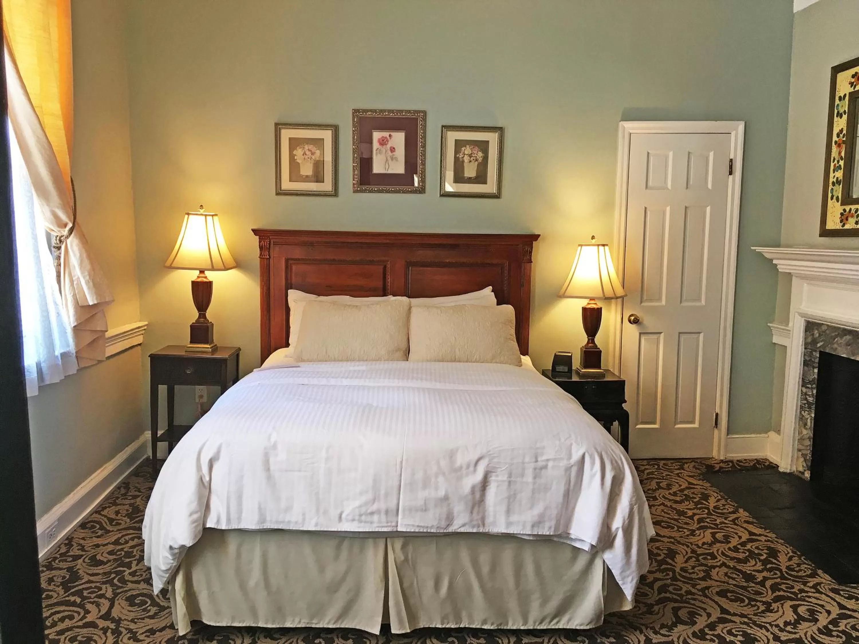 Bed in Morris House Hotel