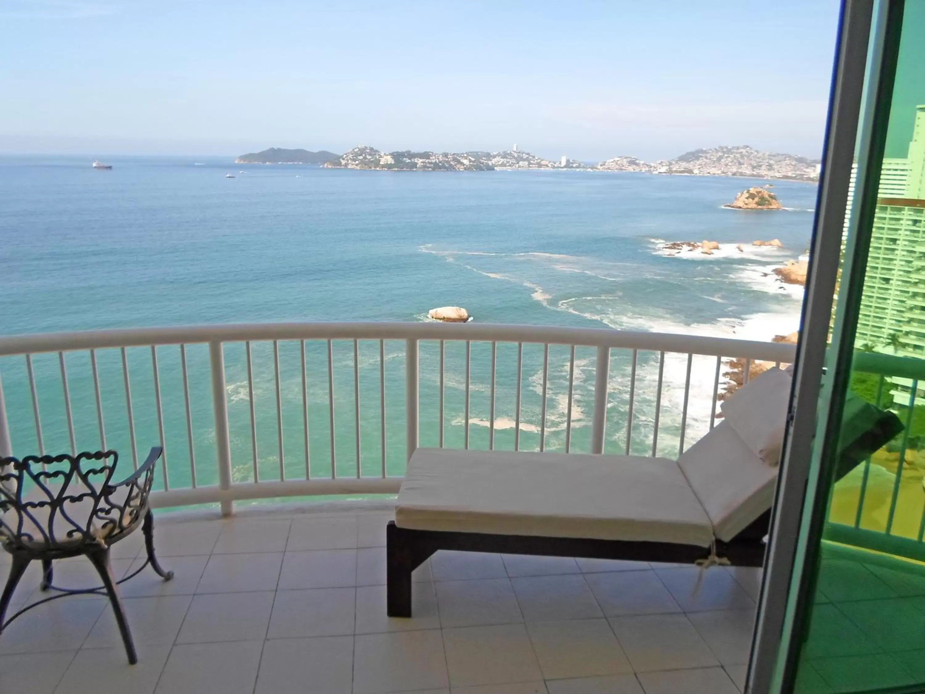 Balcony/Terrace, Sea View in Calinda Beach Acapulco