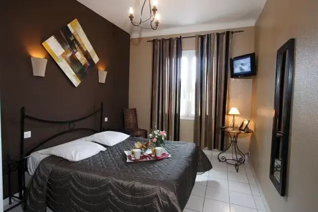Bed in Adonis Sanary Grand Hôtel des Bains
