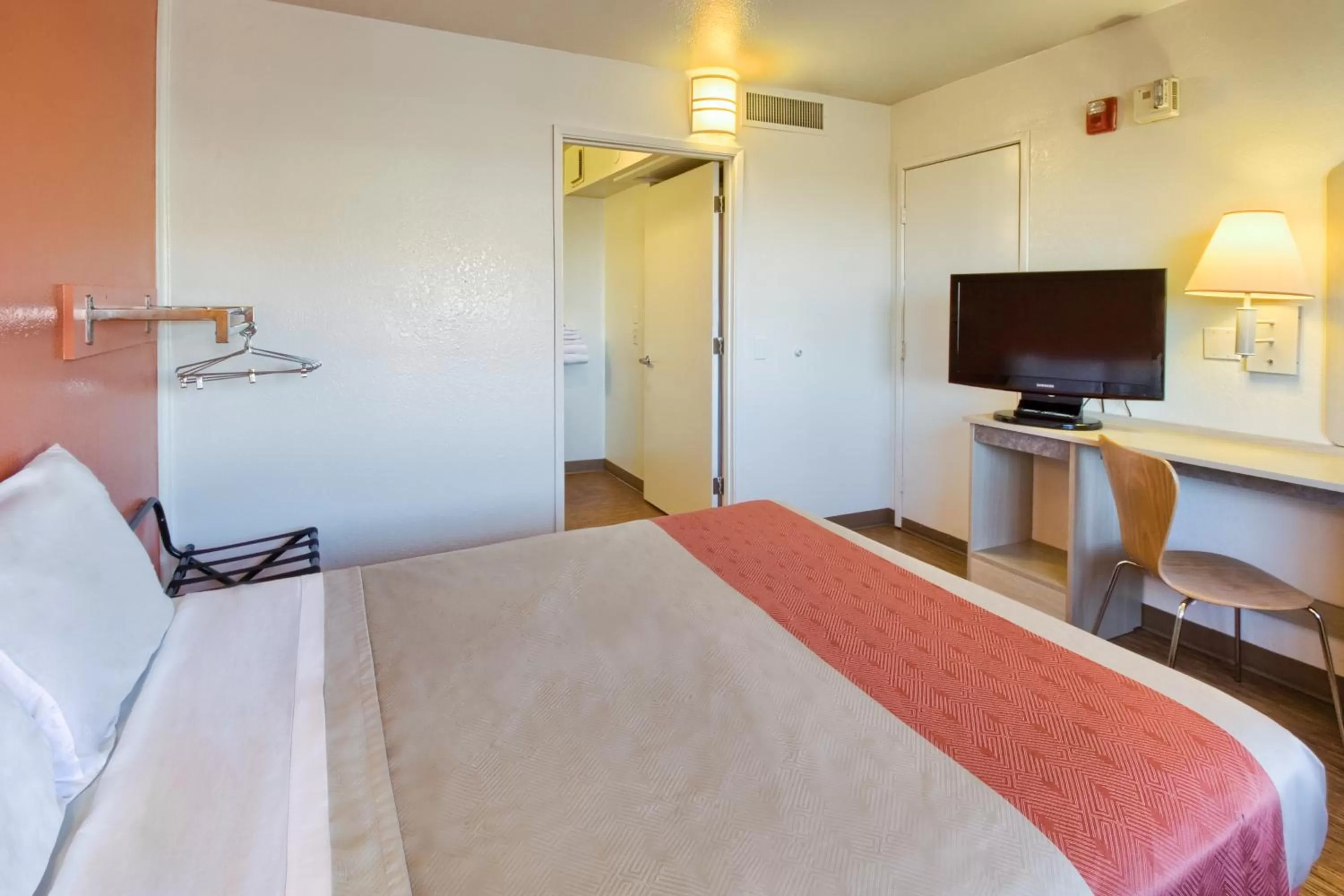 Bedroom, Bed in Motel 6-Pendleton, OR