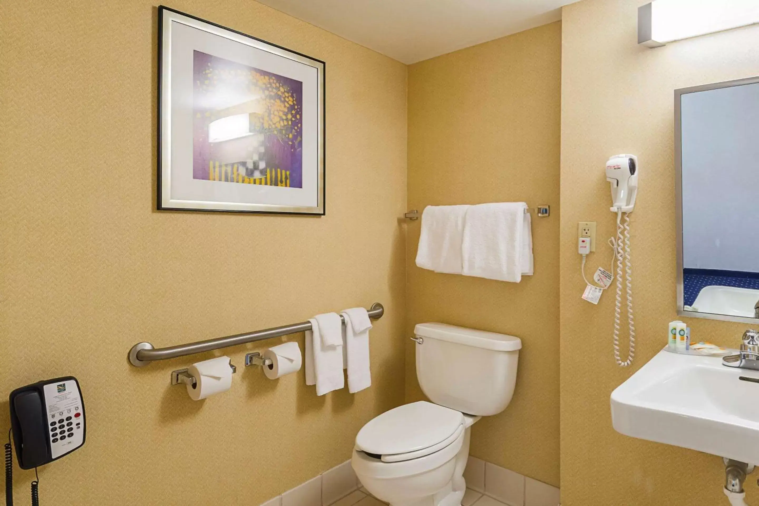 Bedroom, Bathroom in Quality Inn Boston-Revere