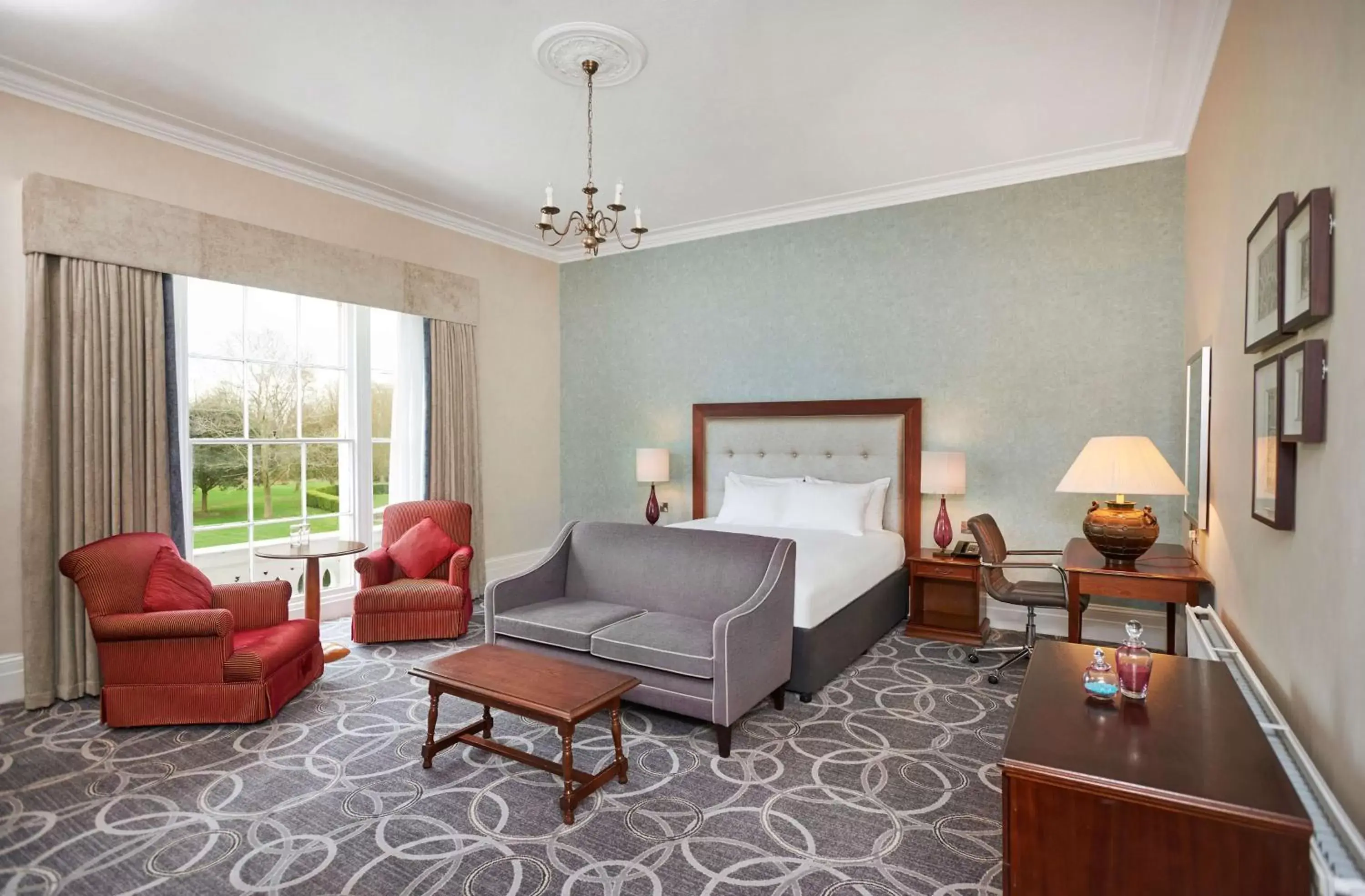Bedroom, Seating Area in Hilton Puckrup Hall, Tewkesbury