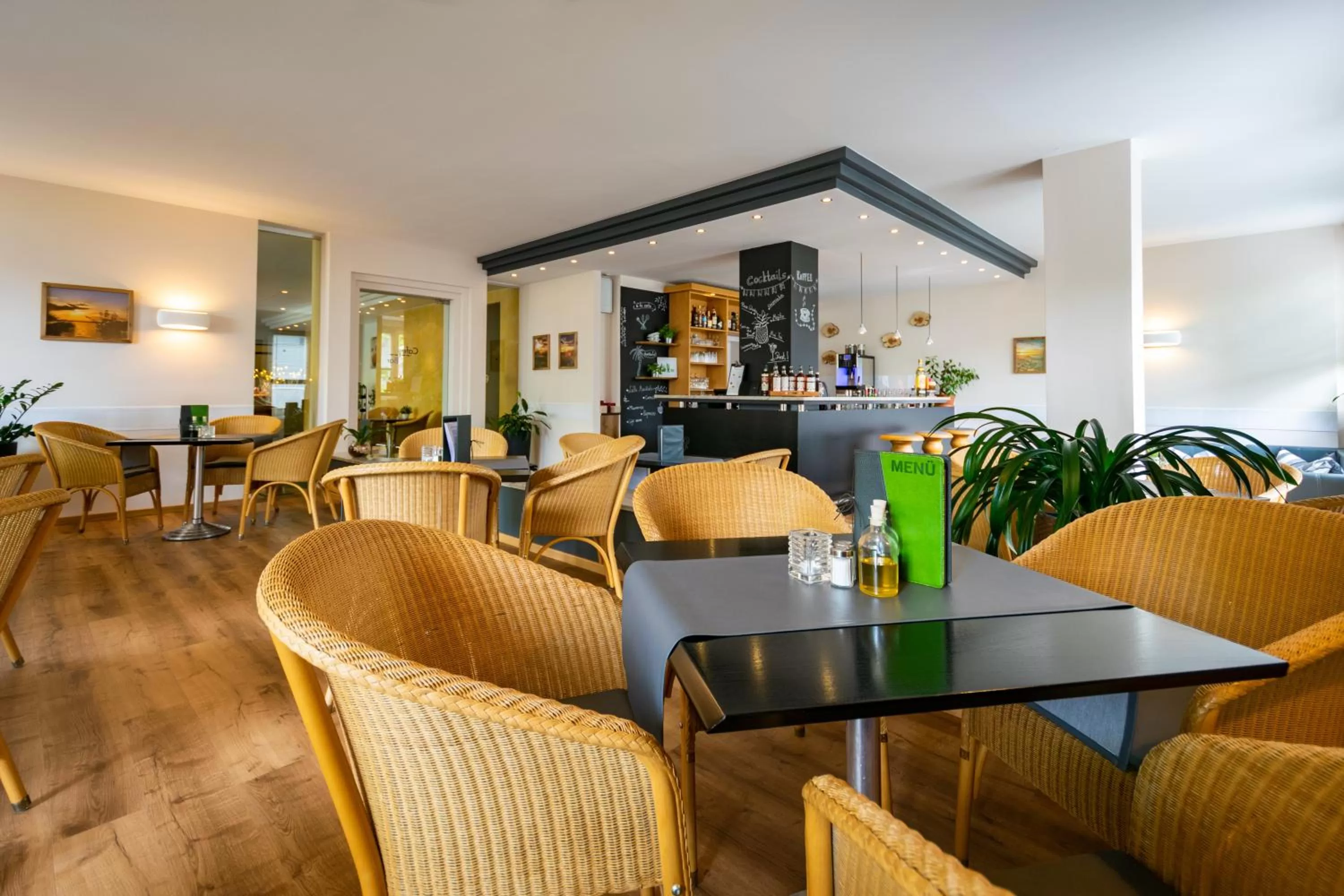 Restaurant/places to eat in Hotel Wald und See