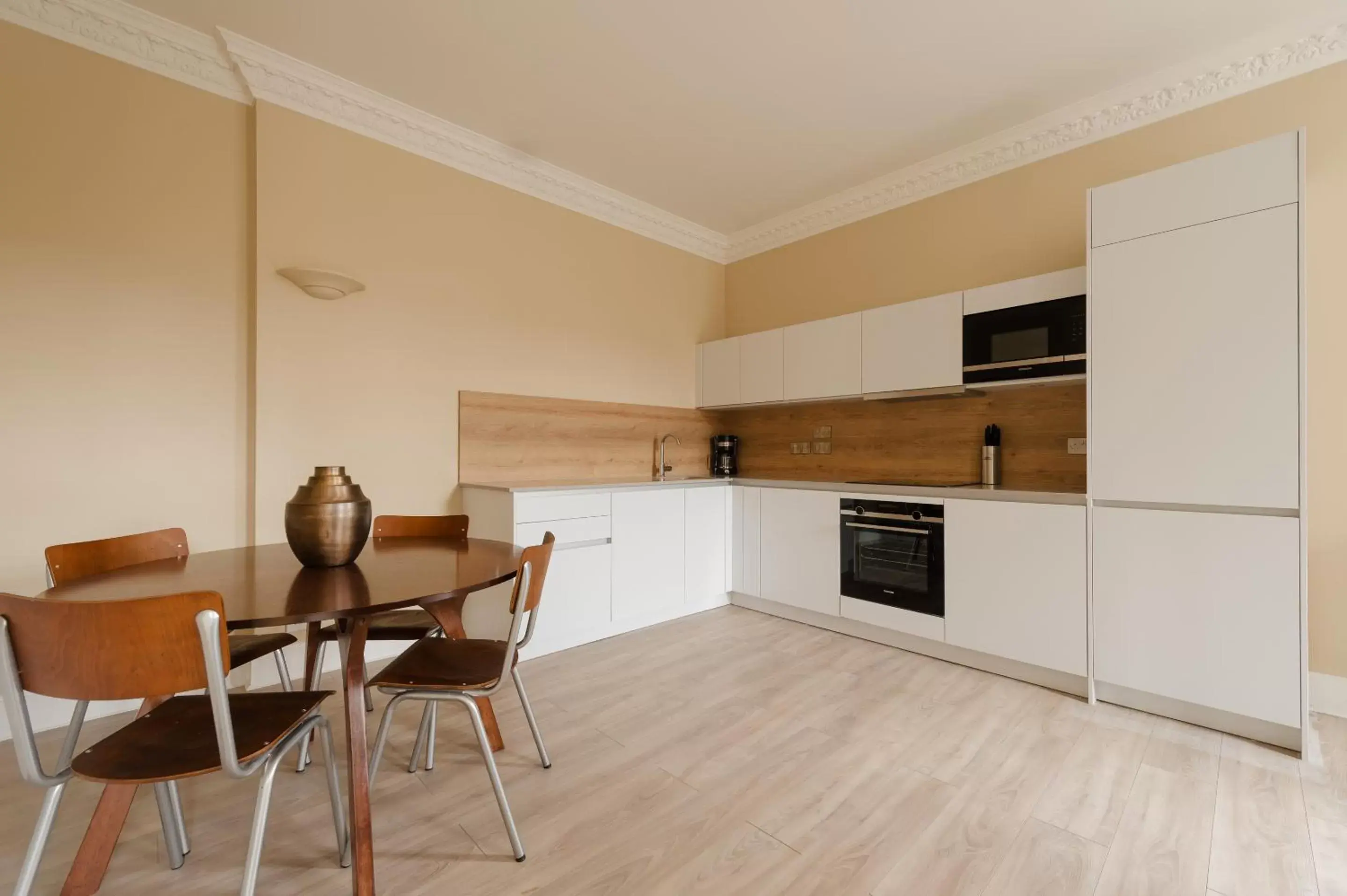 Kitchen or kitchenette, Kitchen/Kitchenette in Sonder Royal Garden Apartments