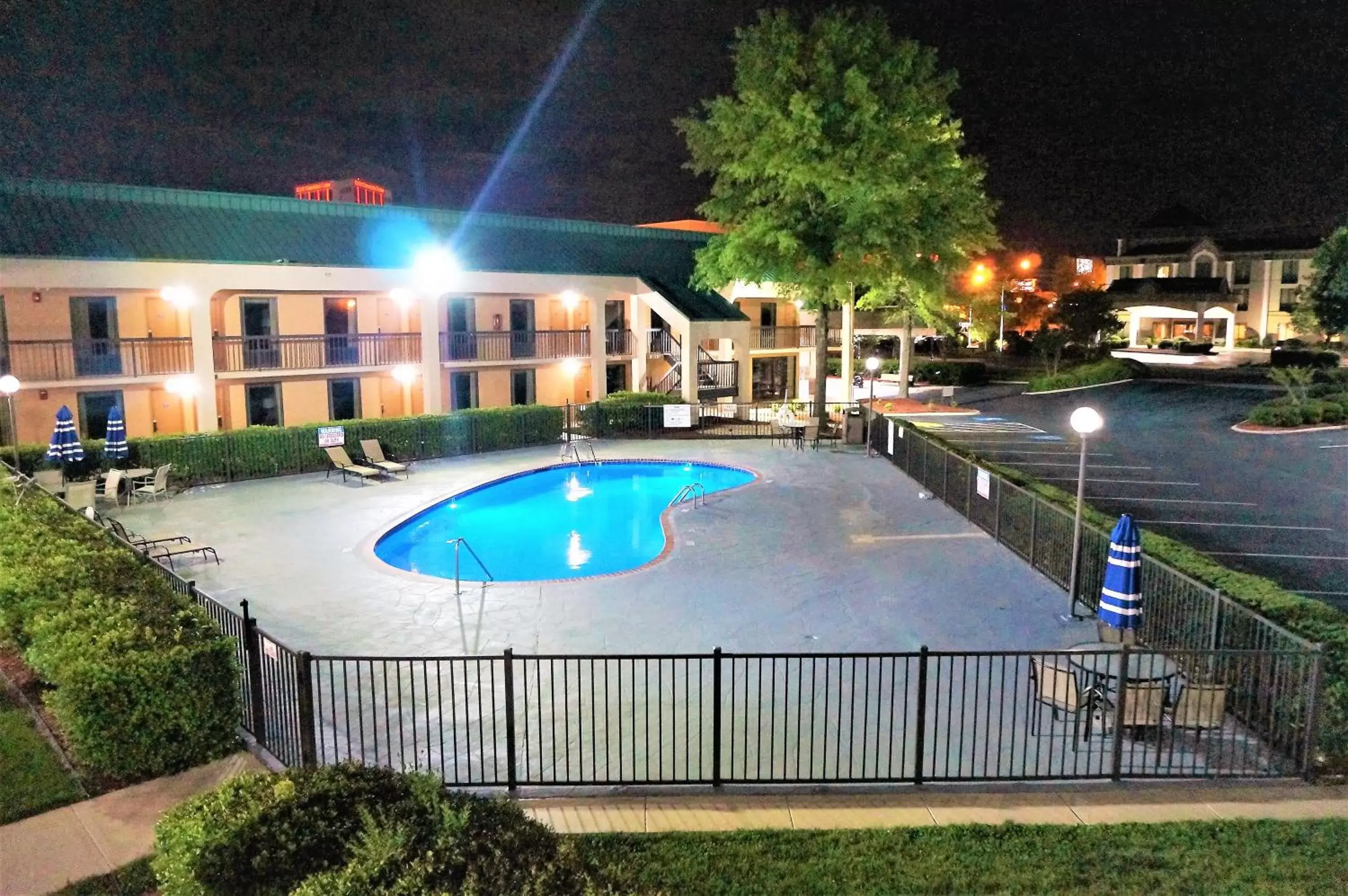 Swimming Pool in Howard Johnson by Wyndham Greensboro Near the Coliseum