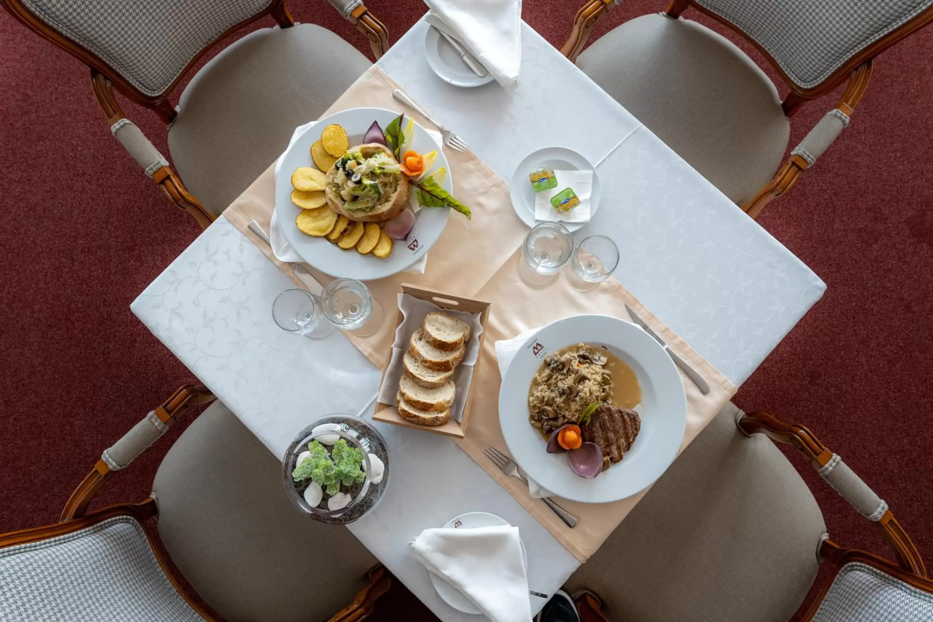 Restaurant/places to eat in Hotel Miracorgo Restaurant/places to eat in Hotel Miracorgo