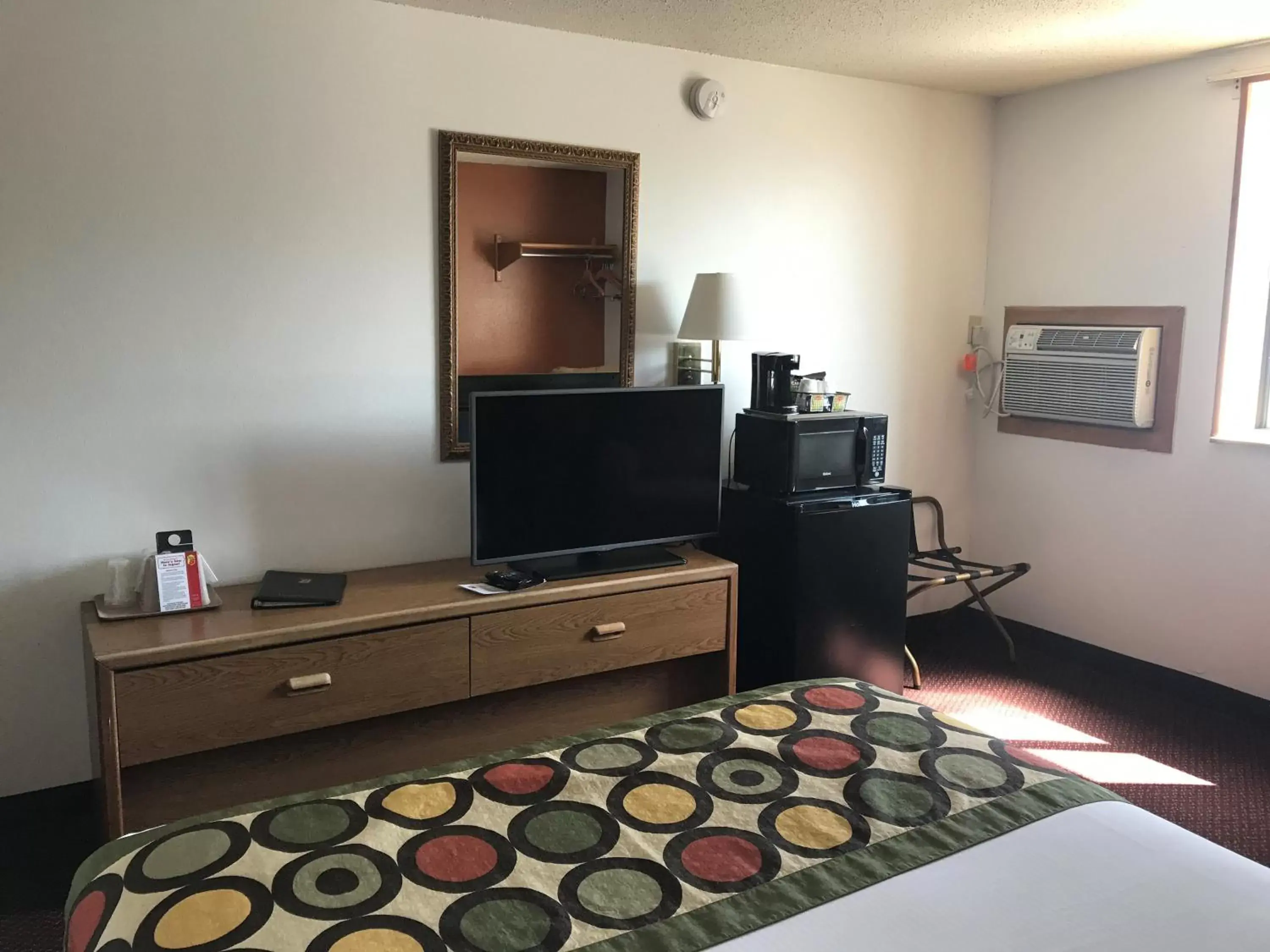 Bed in Super 8 by Wyndham Aberdeen East Bed in Super 8 by Wyndham Aberdeen East