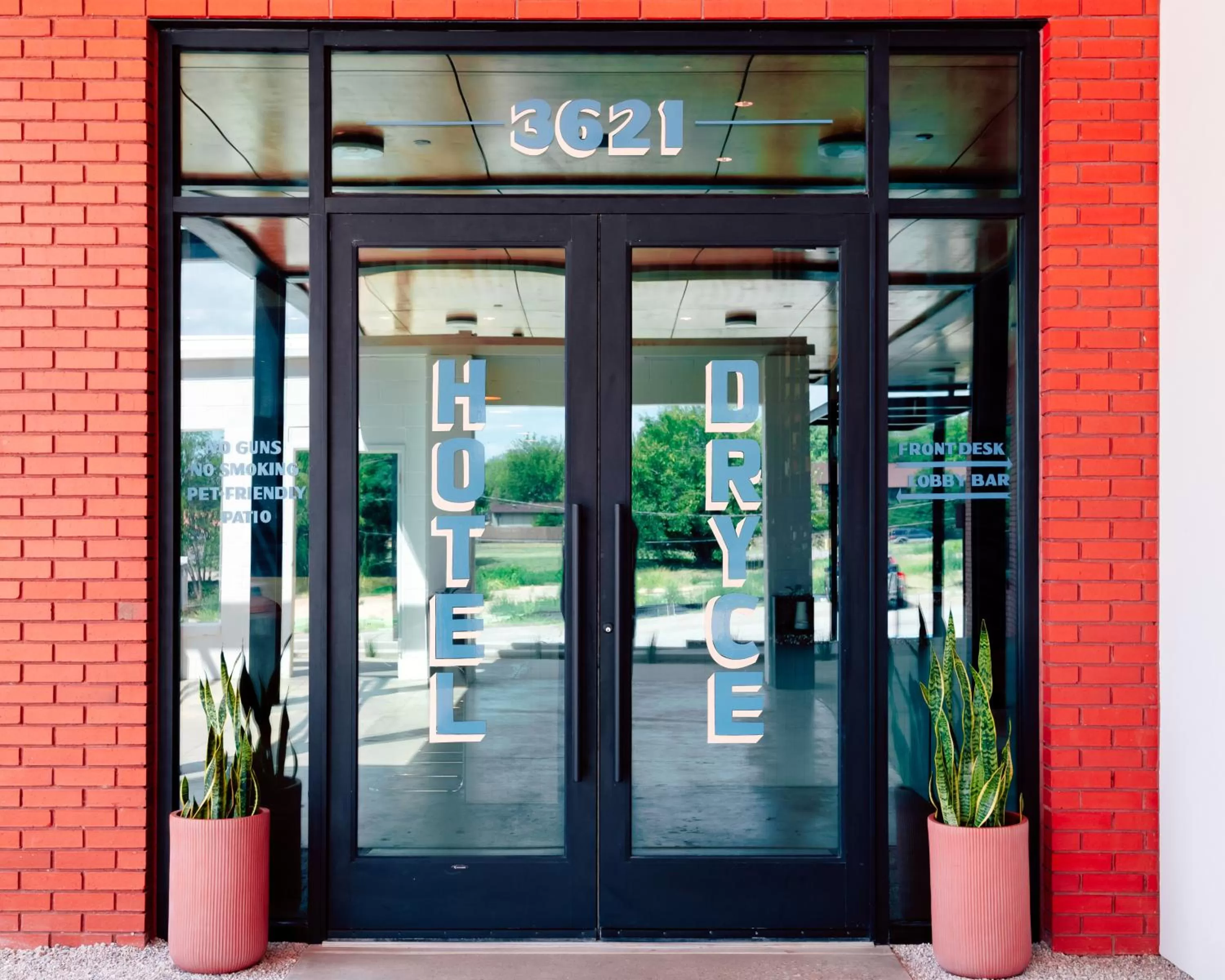 Facade/entrance in Hotel Dryce