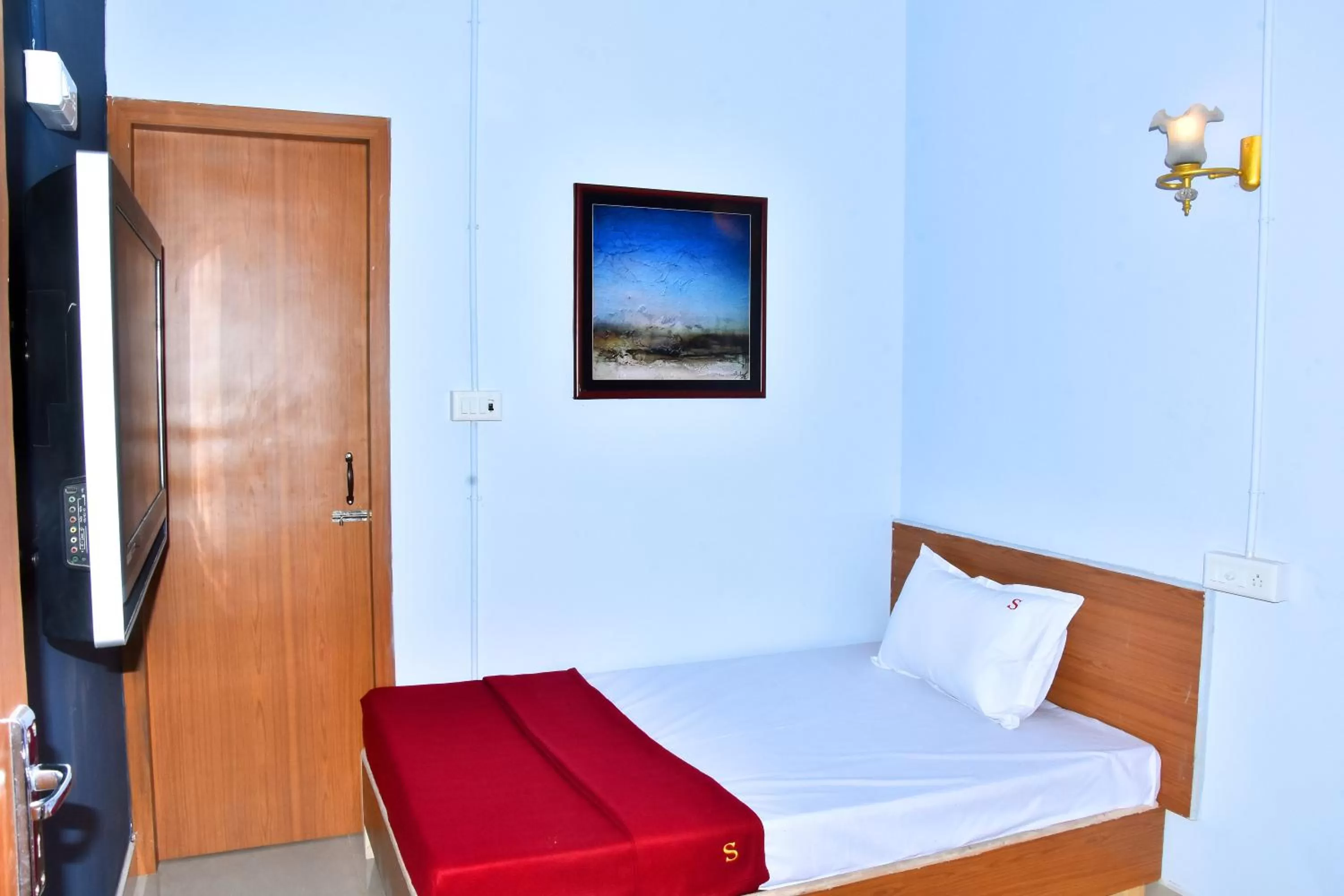 Bed in Sangam Inn & Banquets