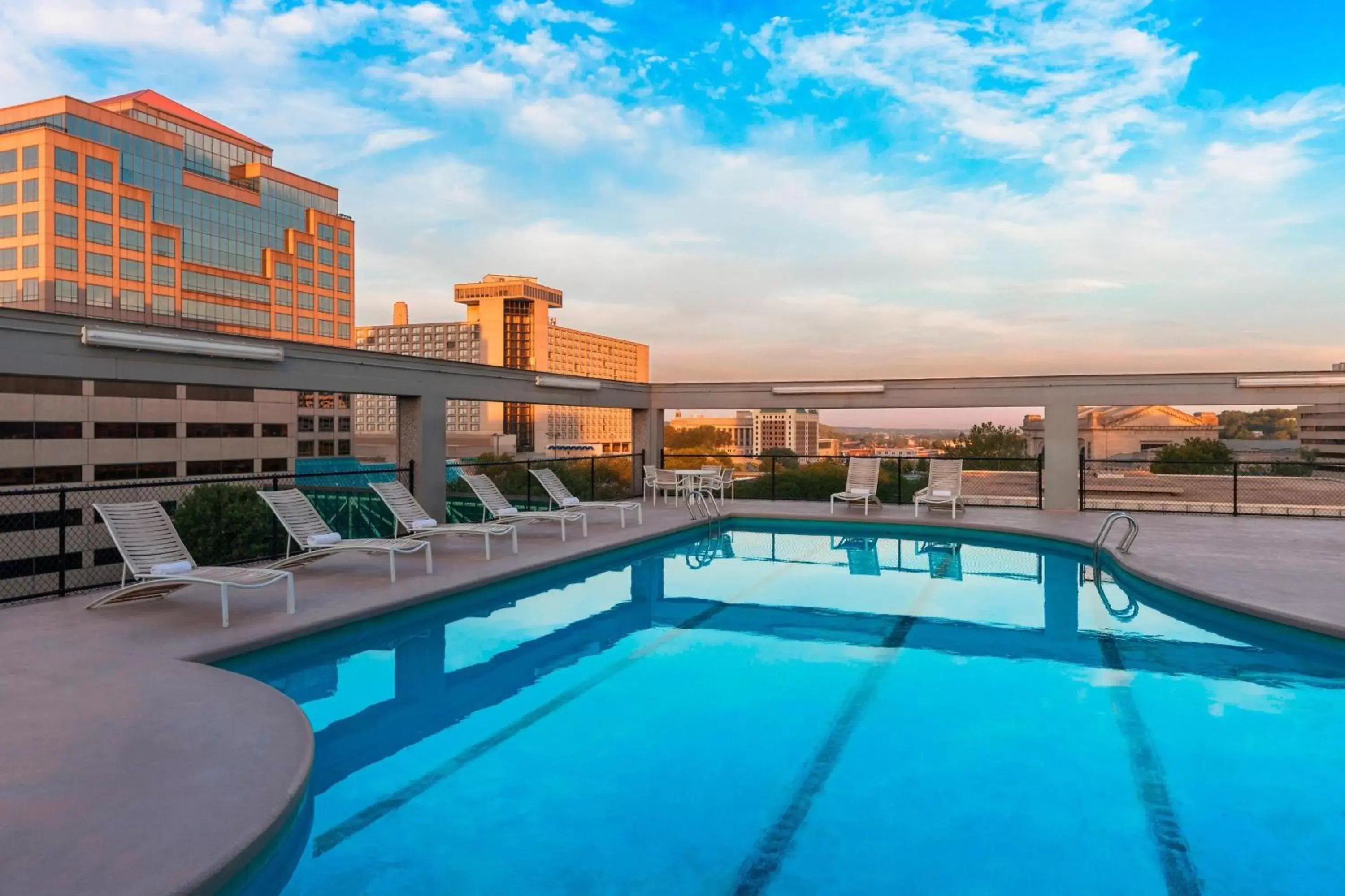 Swimming Pool in Sheraton Kansas City Hotel at Crown Center