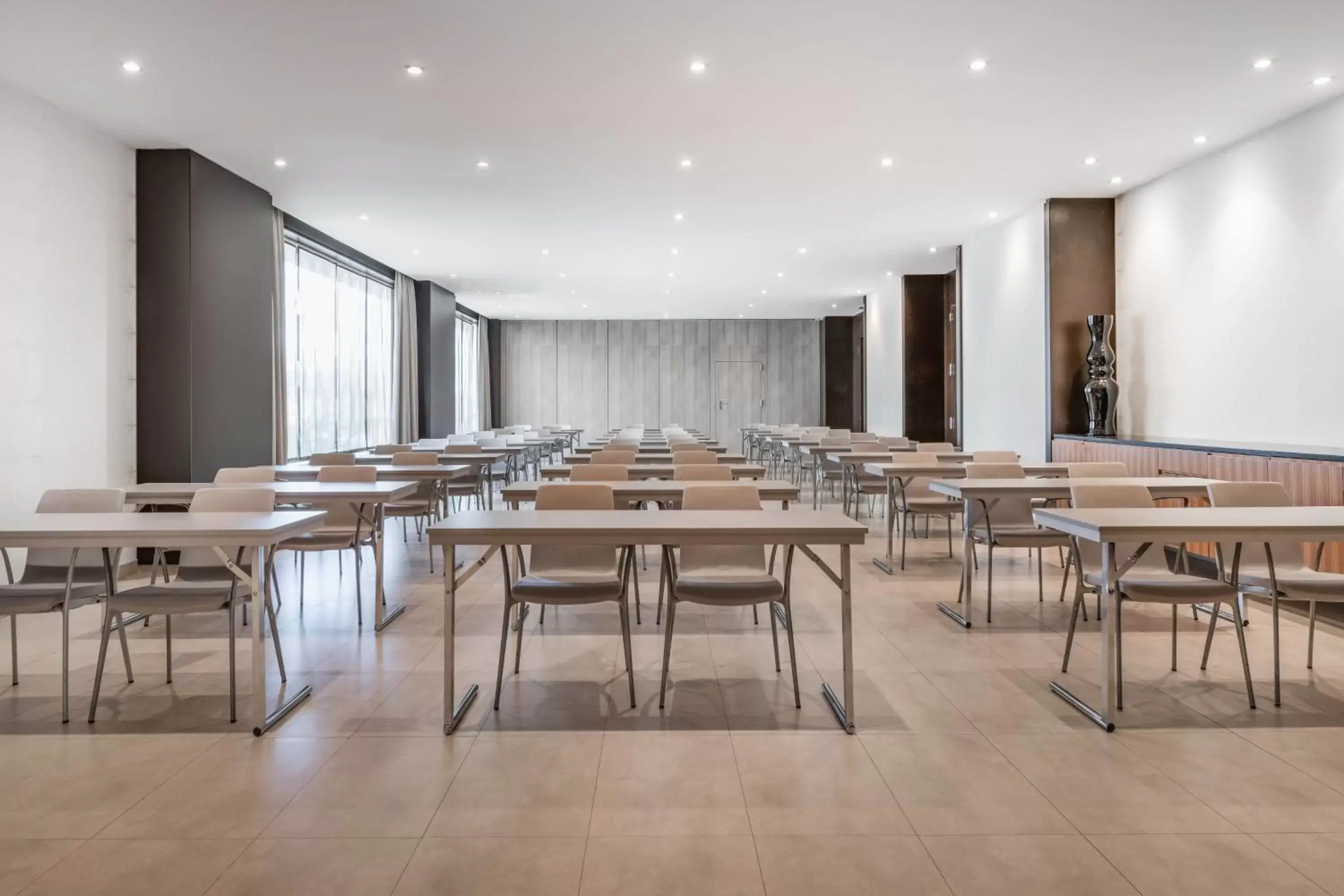 Meeting/conference room in AC Hotel by Marriott Alicante