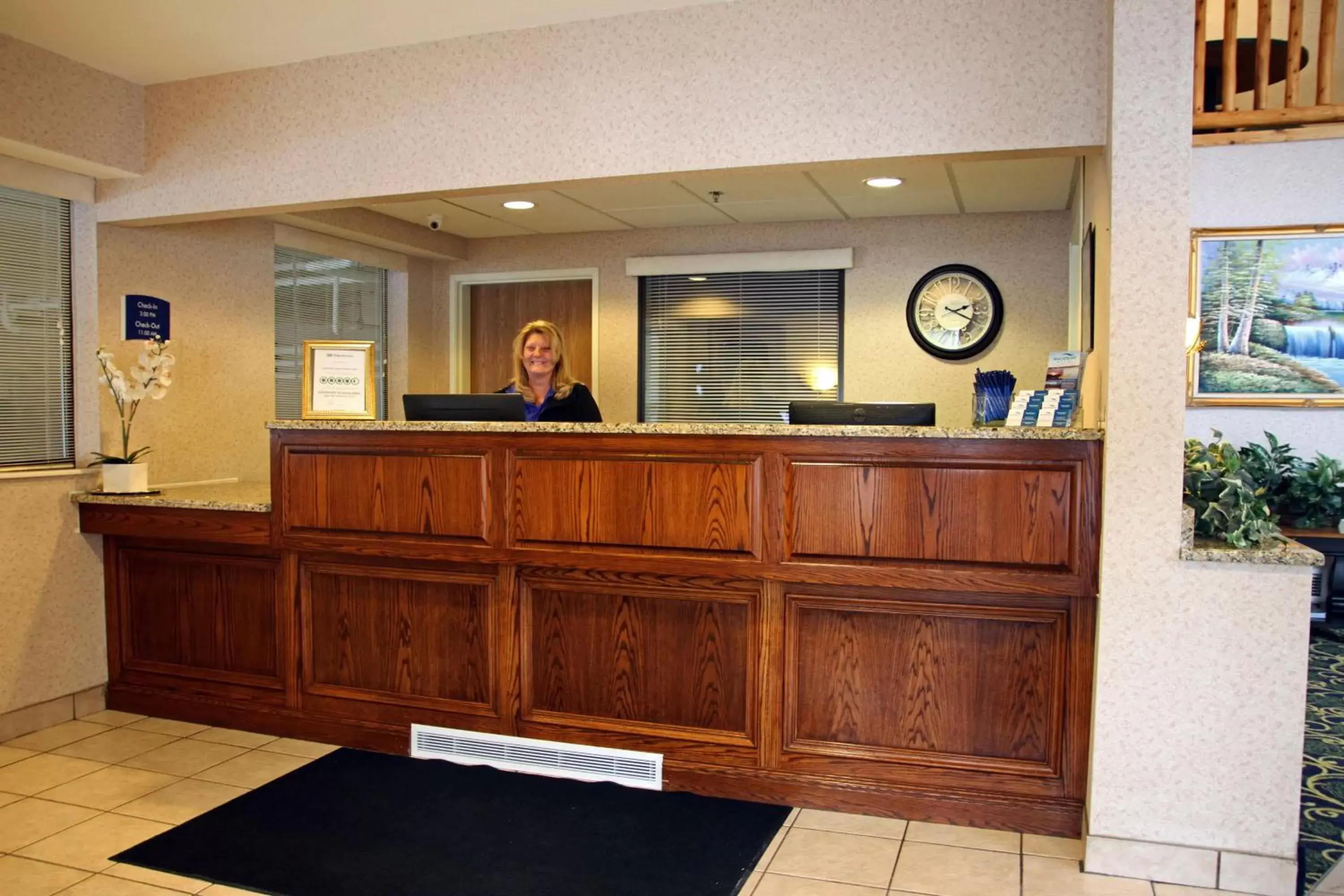 Lobby or reception, Lobby/Reception in Beachfront Hotel Houghton Lake