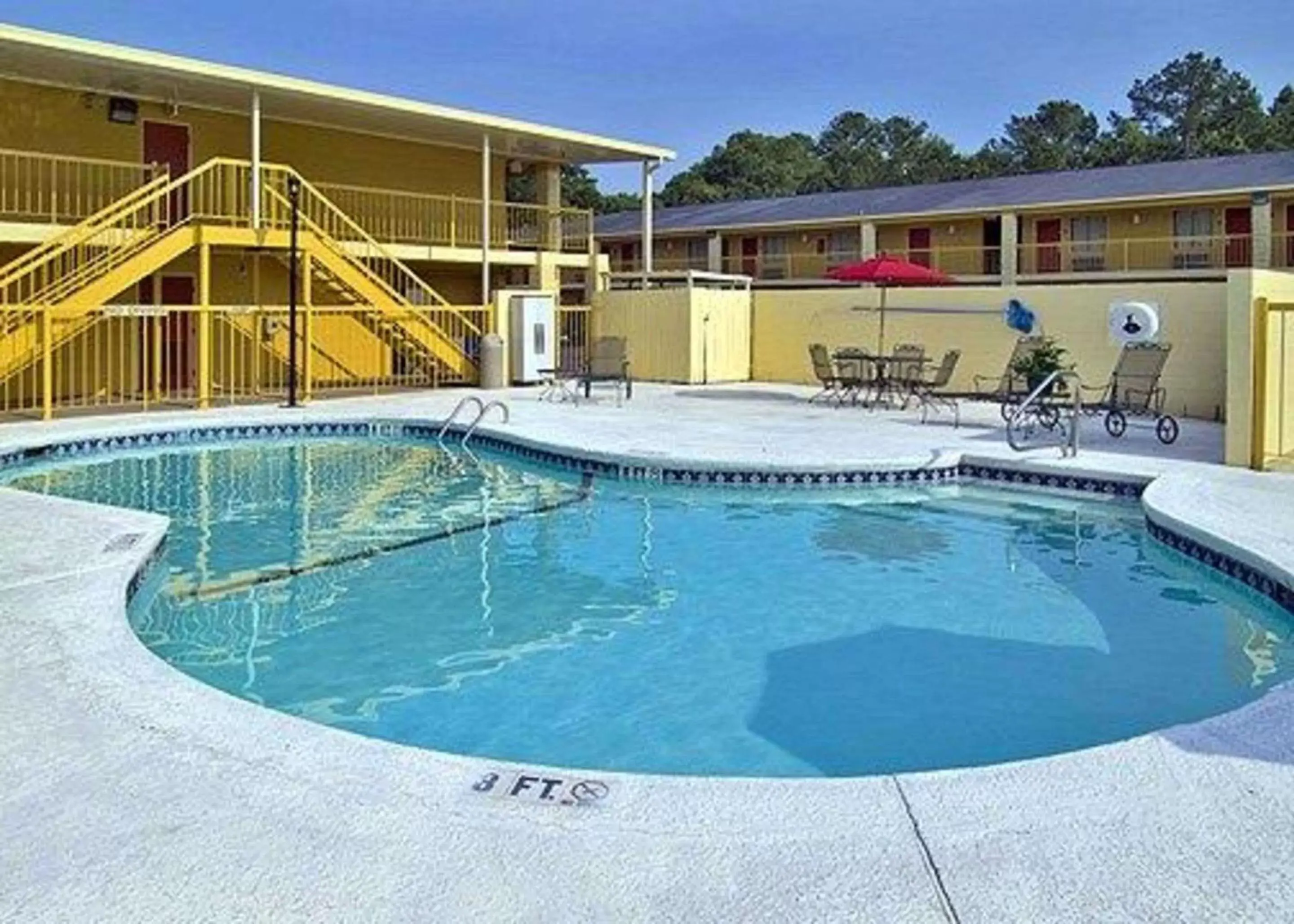 On site, Swimming Pool in Econo Lodge Inn & Suites At Fort Moore