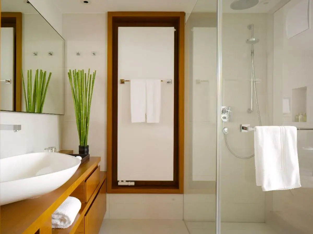 Shower, Bathroom in RIVA - Das Hotel am Bodensee
