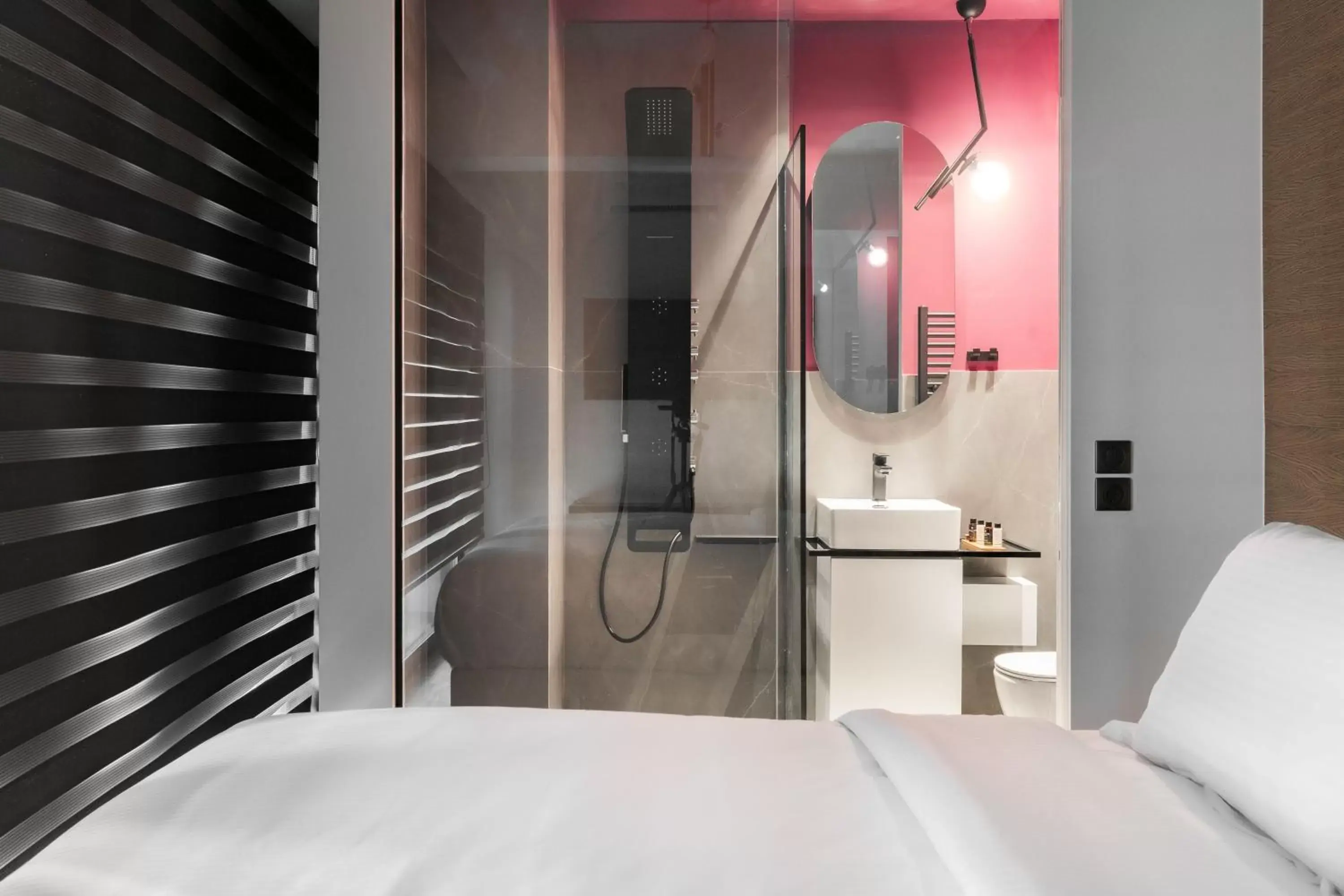 Shower, Bed in LUX&EASY Athens Downtown Apartments