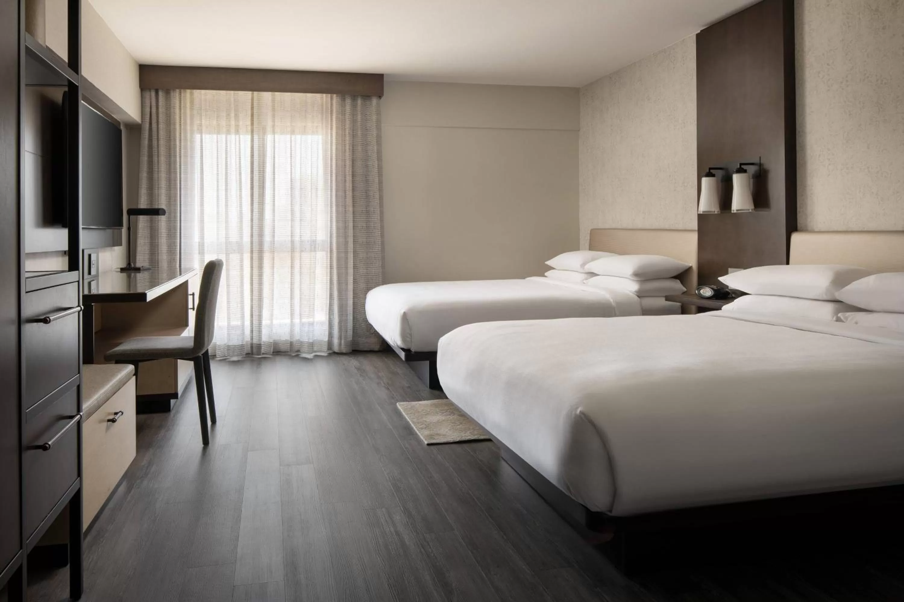 1 Bedroom Junior Suite in Marriott Riverside at the Convention Center