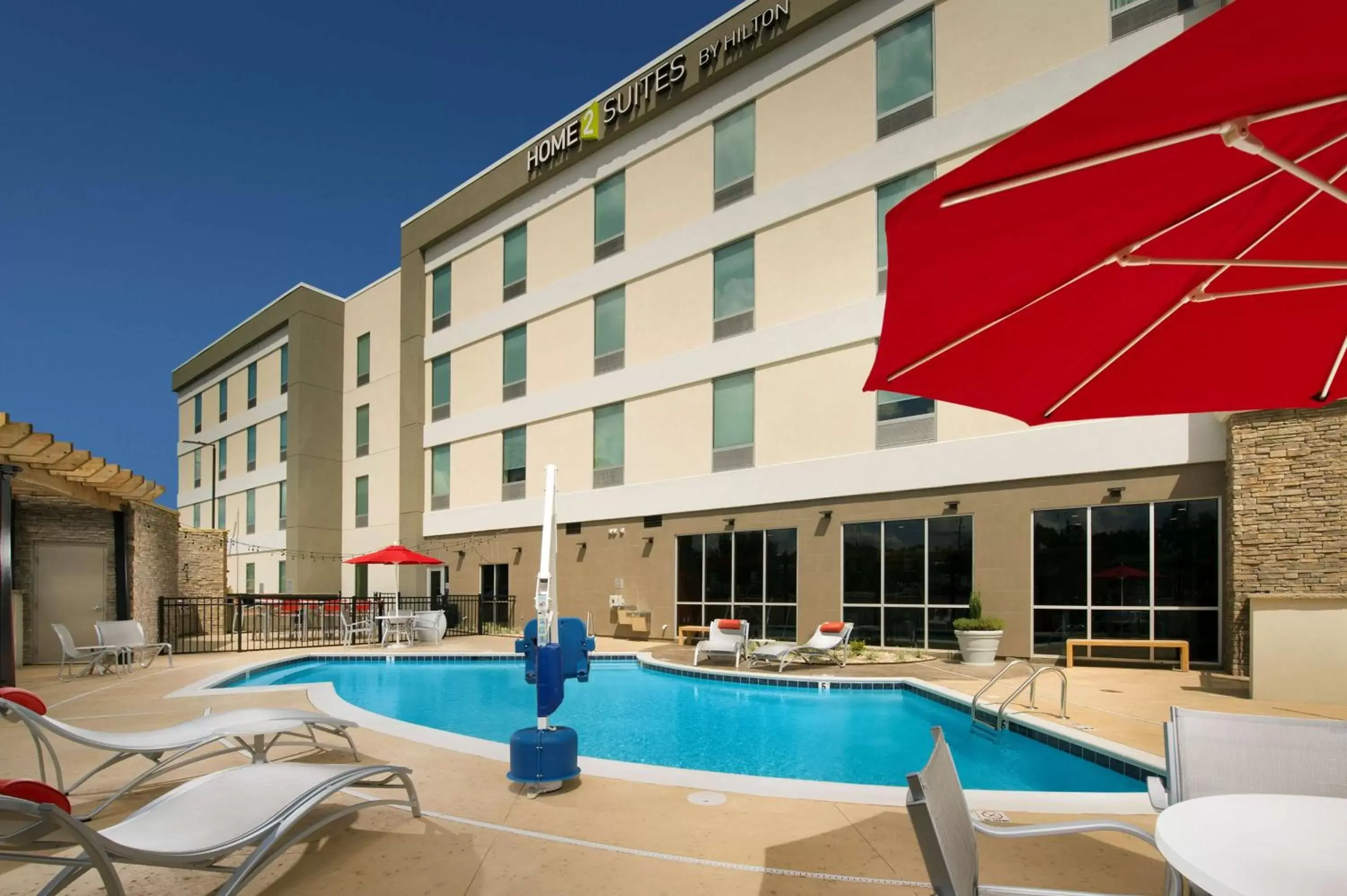 Swimming Pool in Home2 Suites by Hilton Hattiesburg