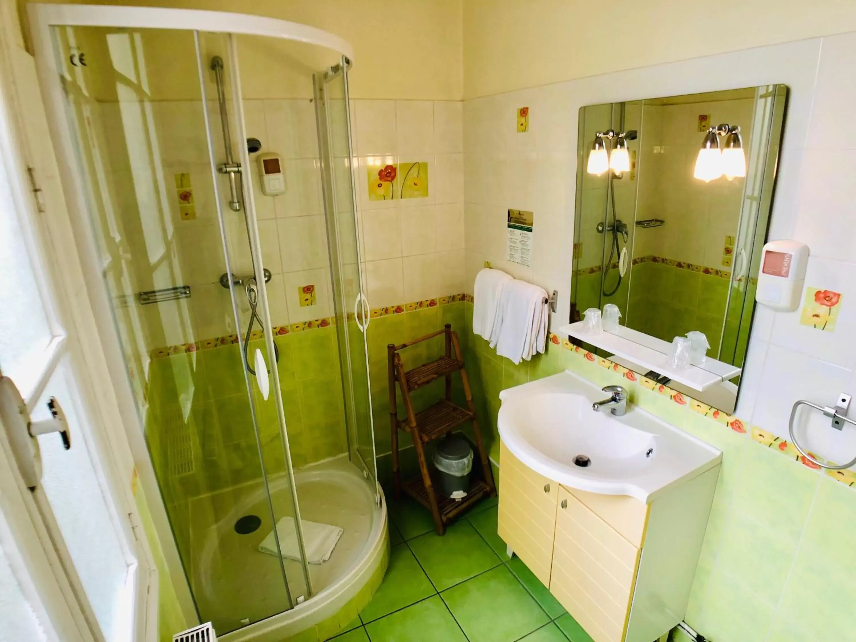 Bathroom in Cit'Hotel Le Volney