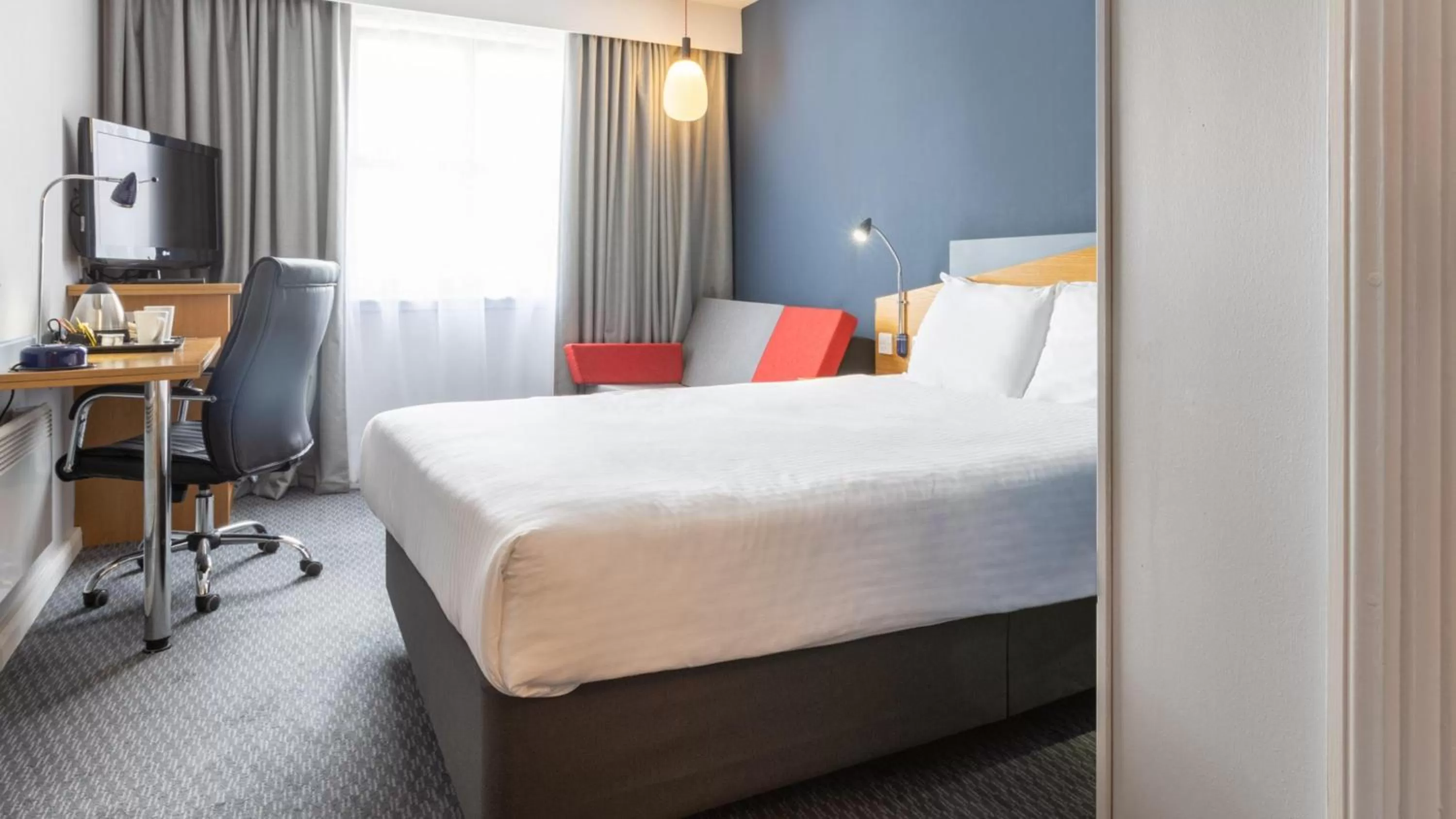 Photo of the whole room, Bed in Holiday Inn Express Aberdeen City Centre by IHG