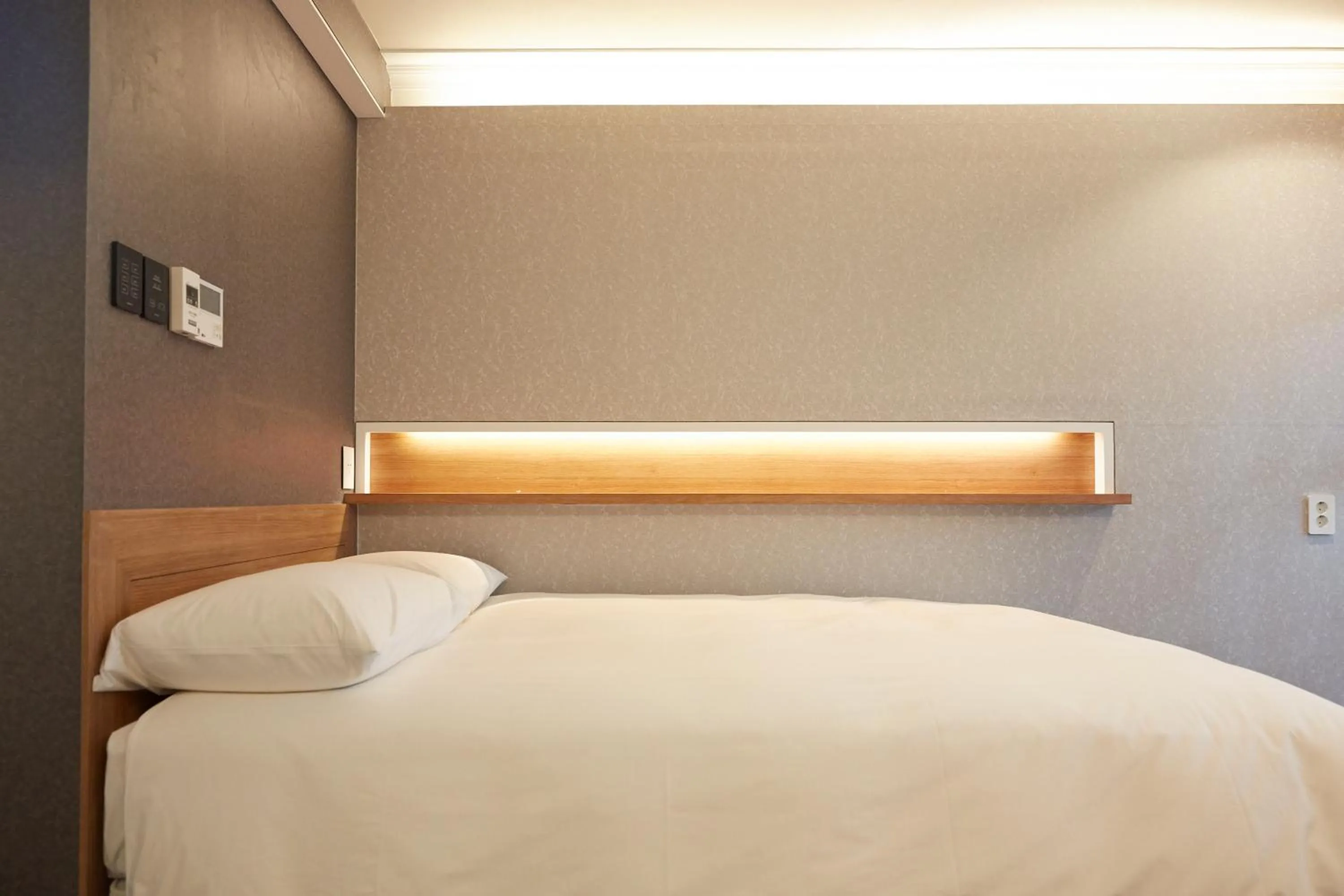 Bed in Royal Square Hotel Seoul