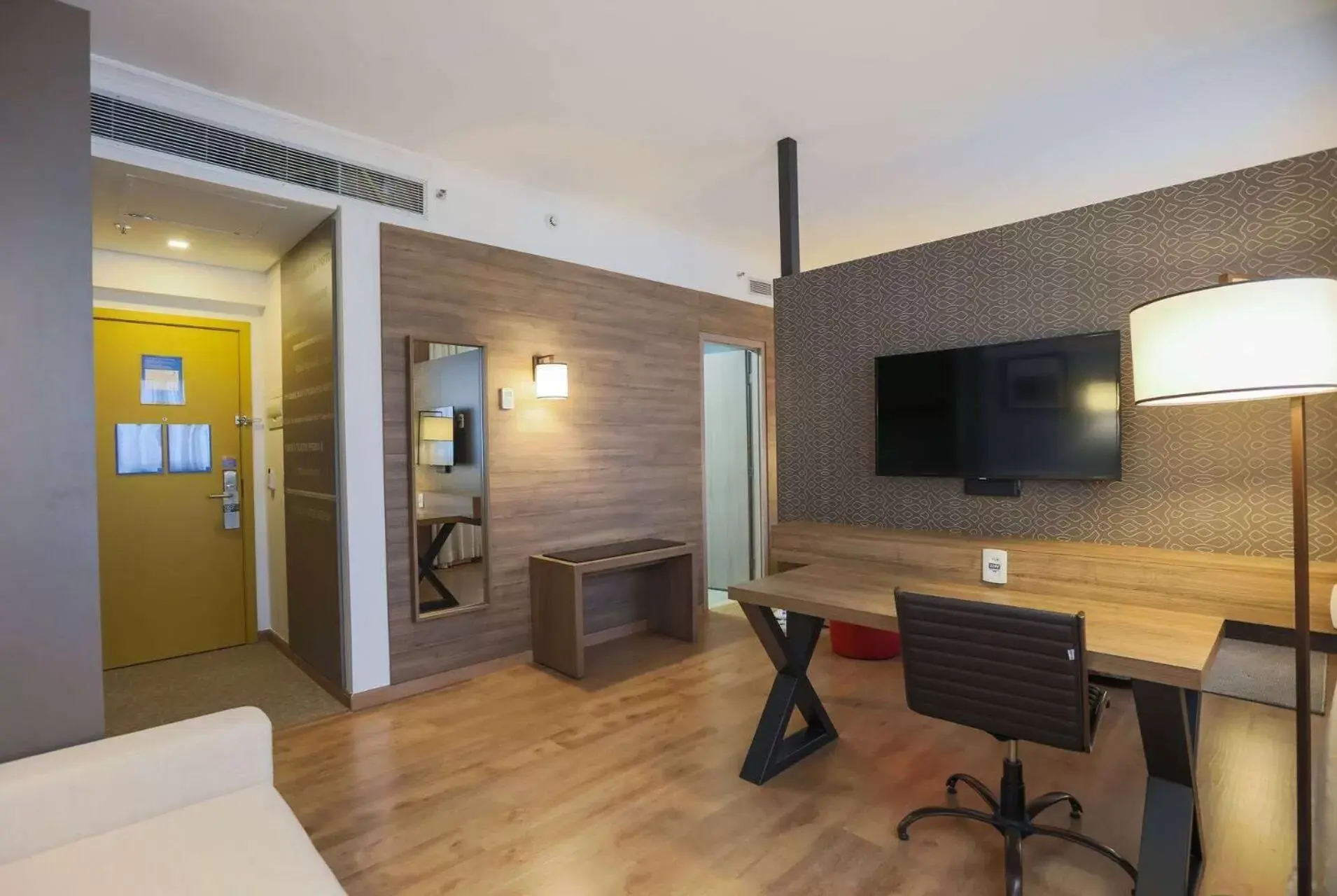 Photo of the whole room, TV/Entertainment Center in TRYP By Wyndham Ribeirão Preto