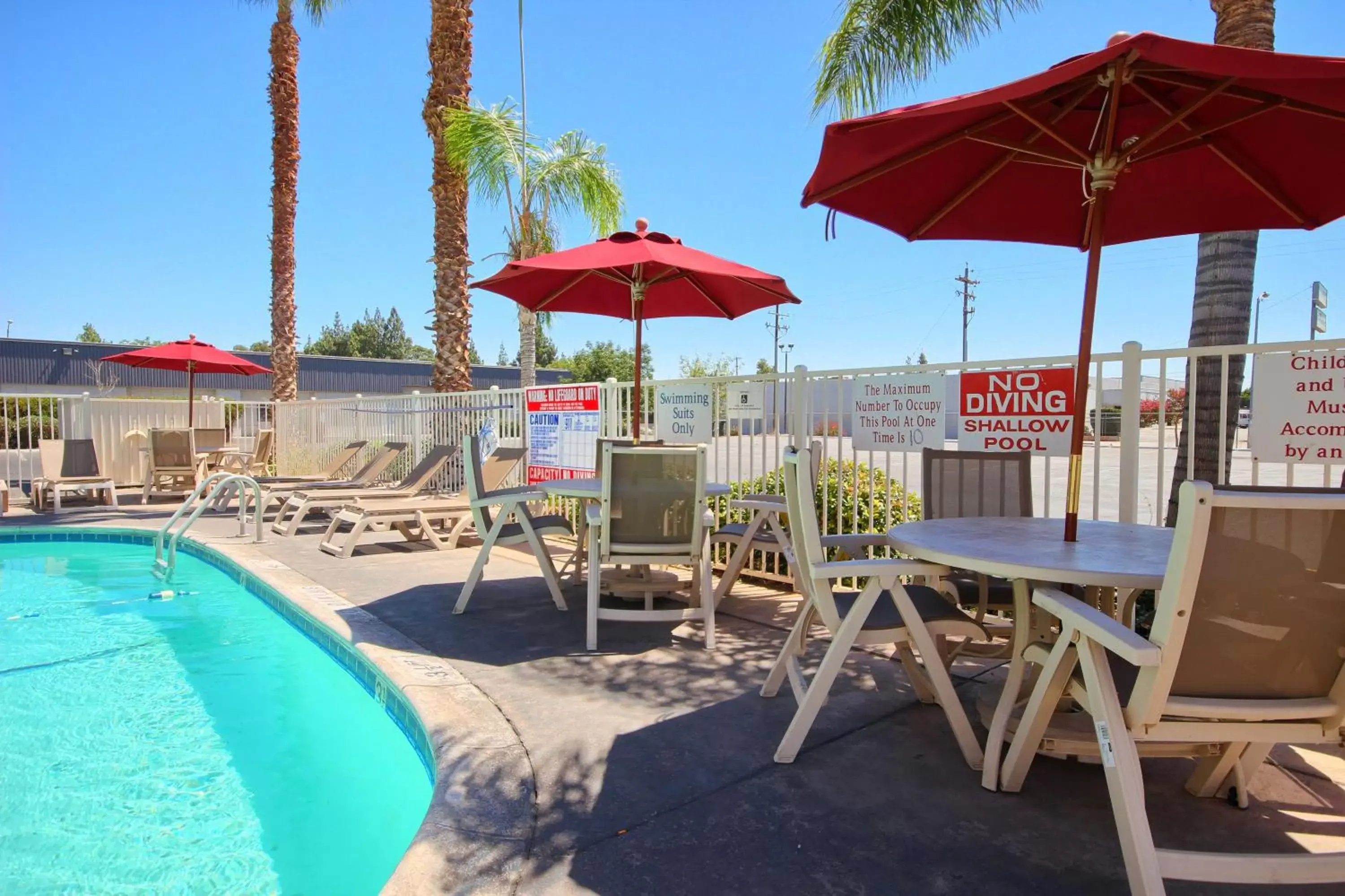 Patio, Swimming Pool in Motel 6-Fresno, CA - Blackstone South