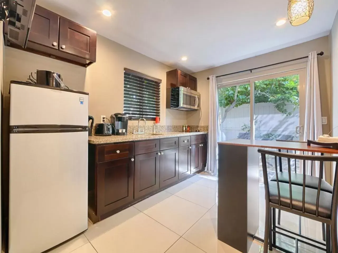 kitchen, Kitchen/Kitchenette in Little Paradise Hotel