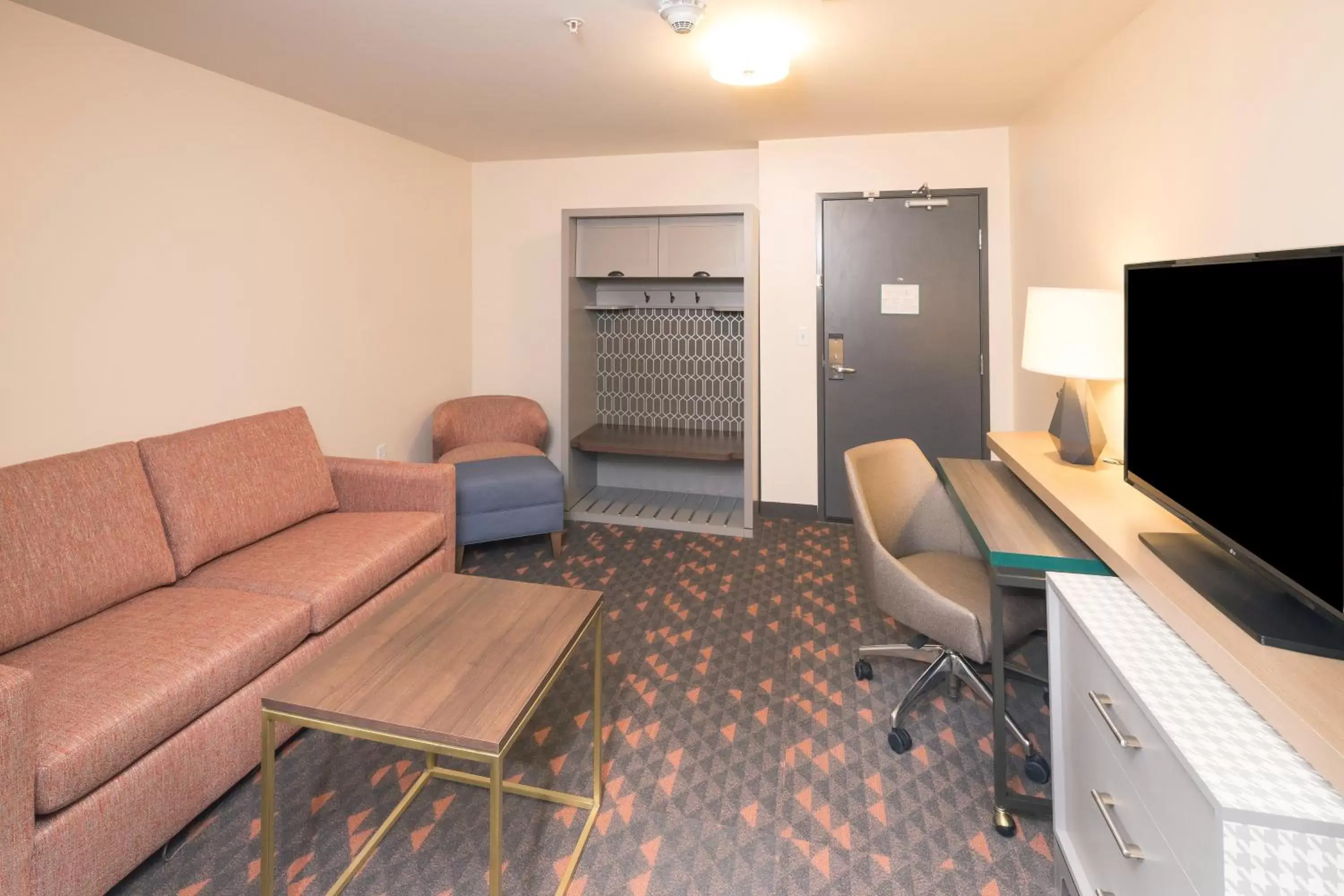 Photo of the whole room, Seating Area in Holiday Inn - Kalamazoo West, an IHG Hotel