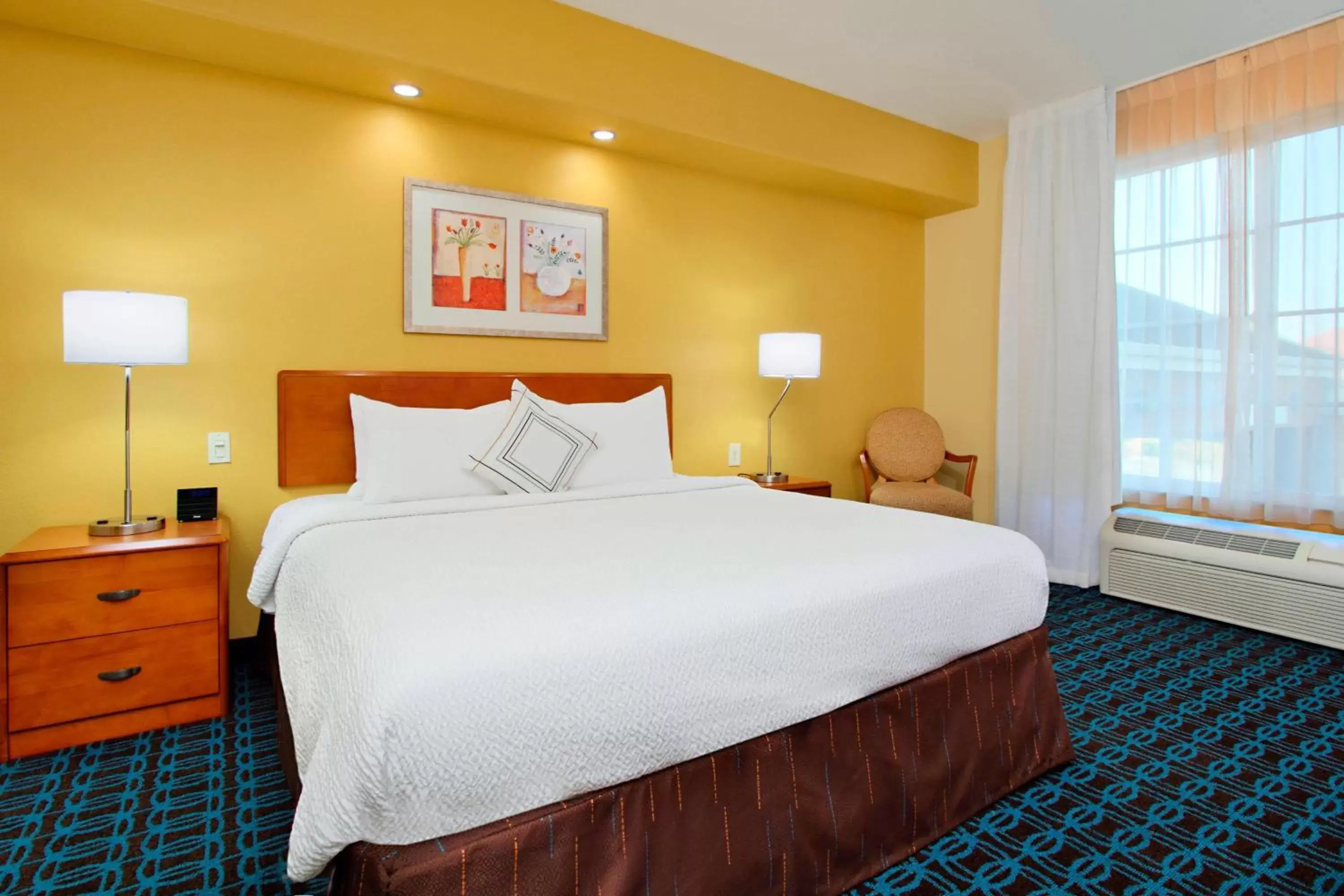Photo of the whole room, Bed in Fairfield Inn & Suites by Marriott Fairfield Napa Valley Area