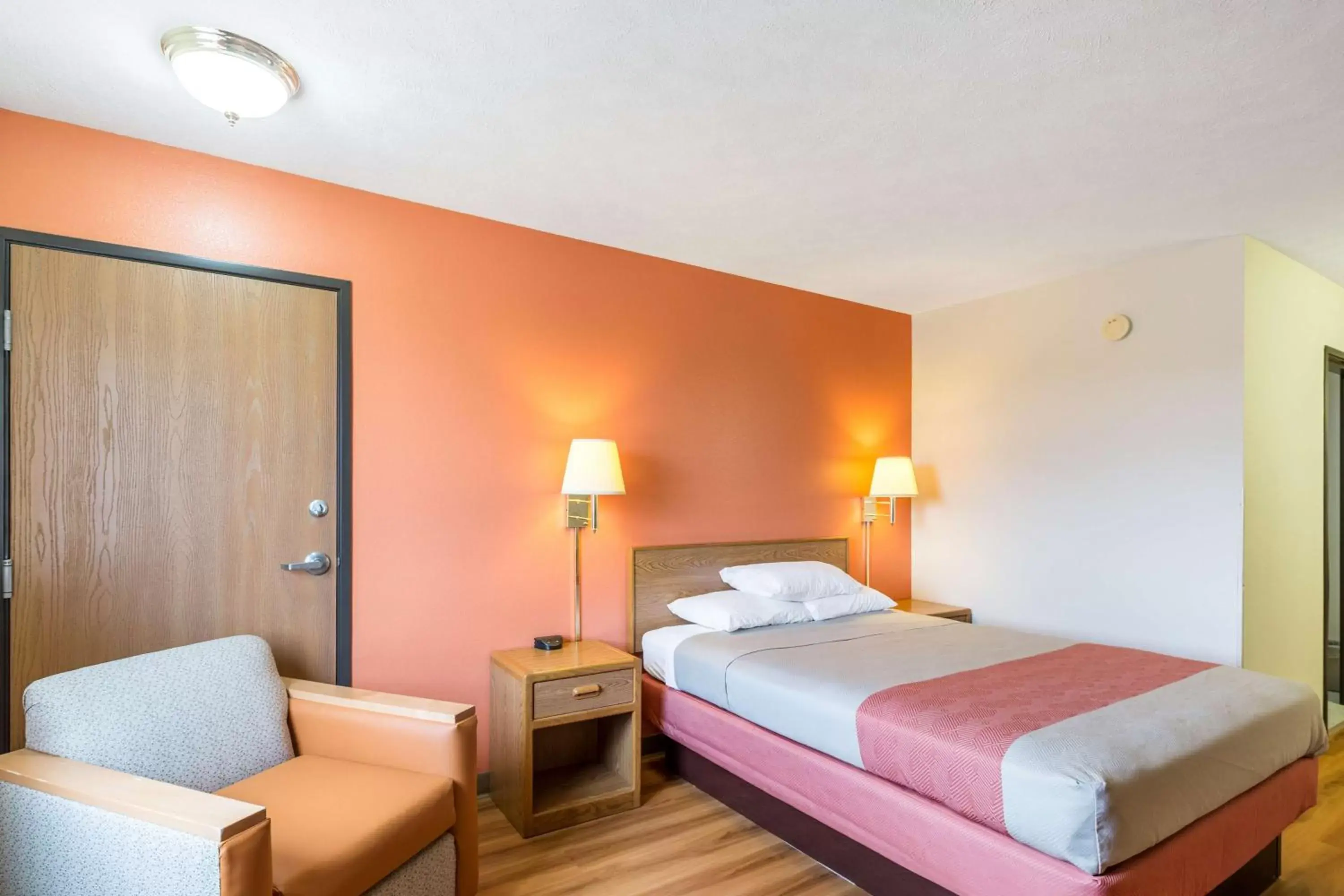 Photo of the whole room, Bed in Motel 6-Percival, IA Photo of the whole room, Bed in Motel 6-Percival, IA