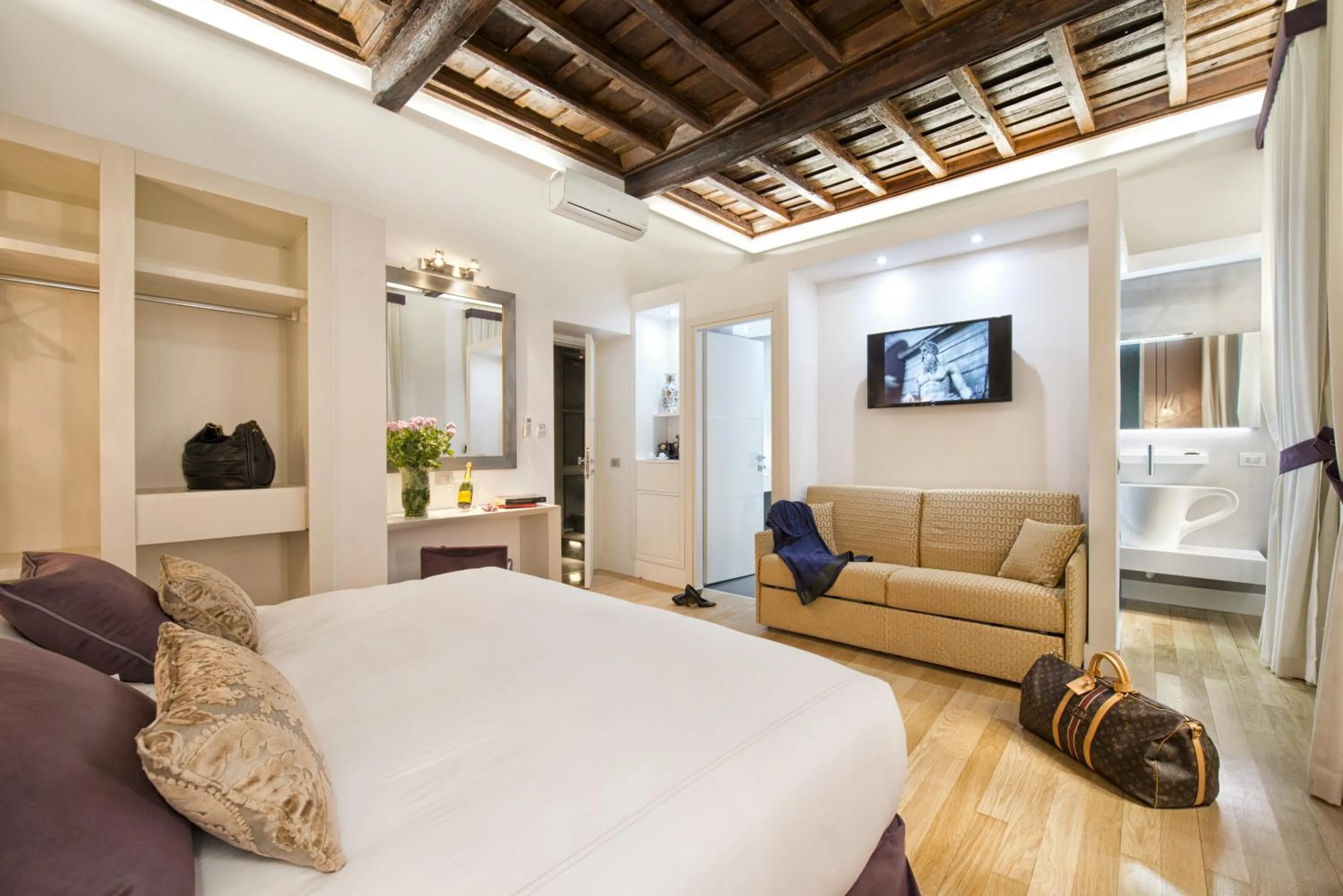 TV and multimedia in Domus Libera