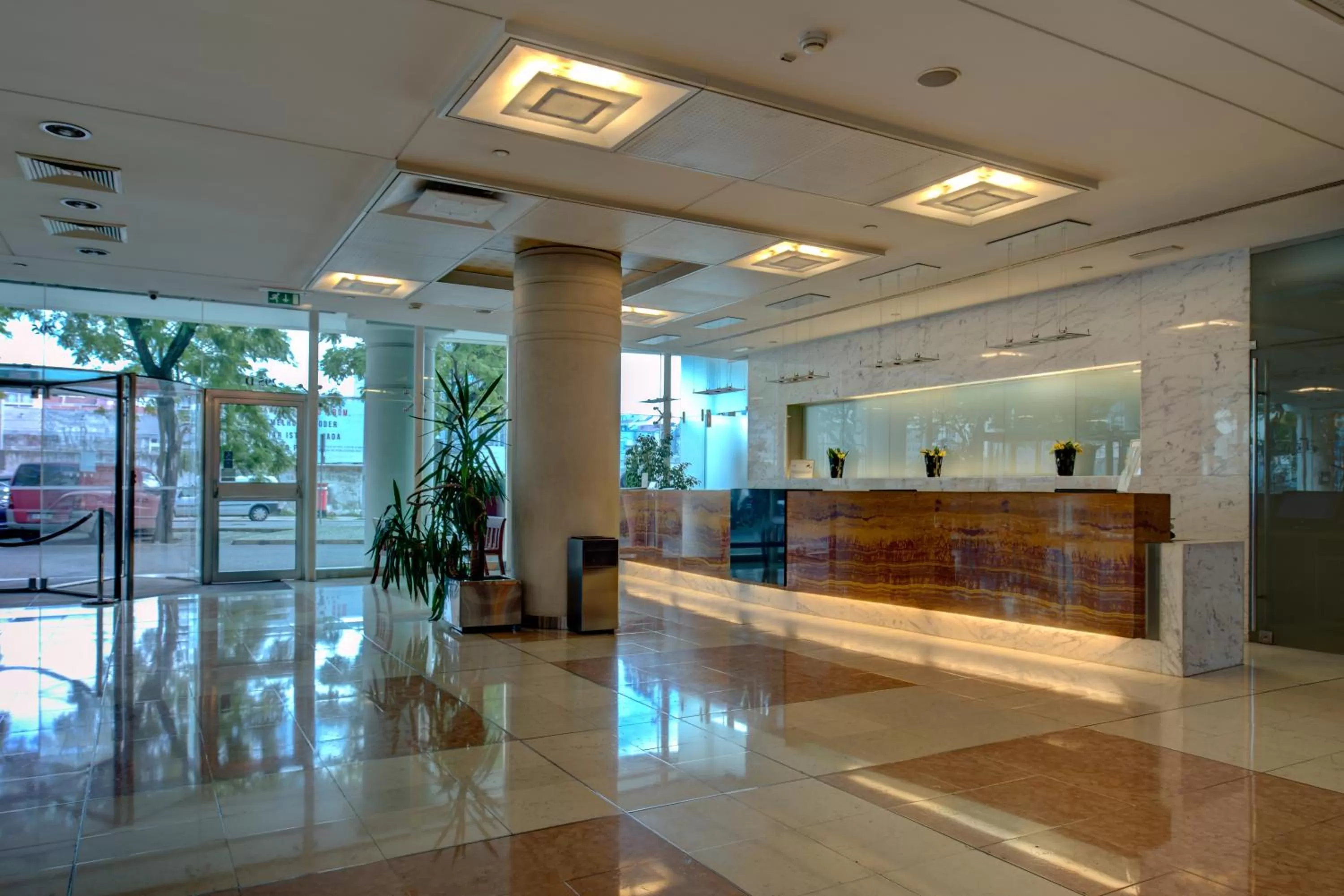 Lobby or reception in VIP Executive Entrecampos Hotel & Conference