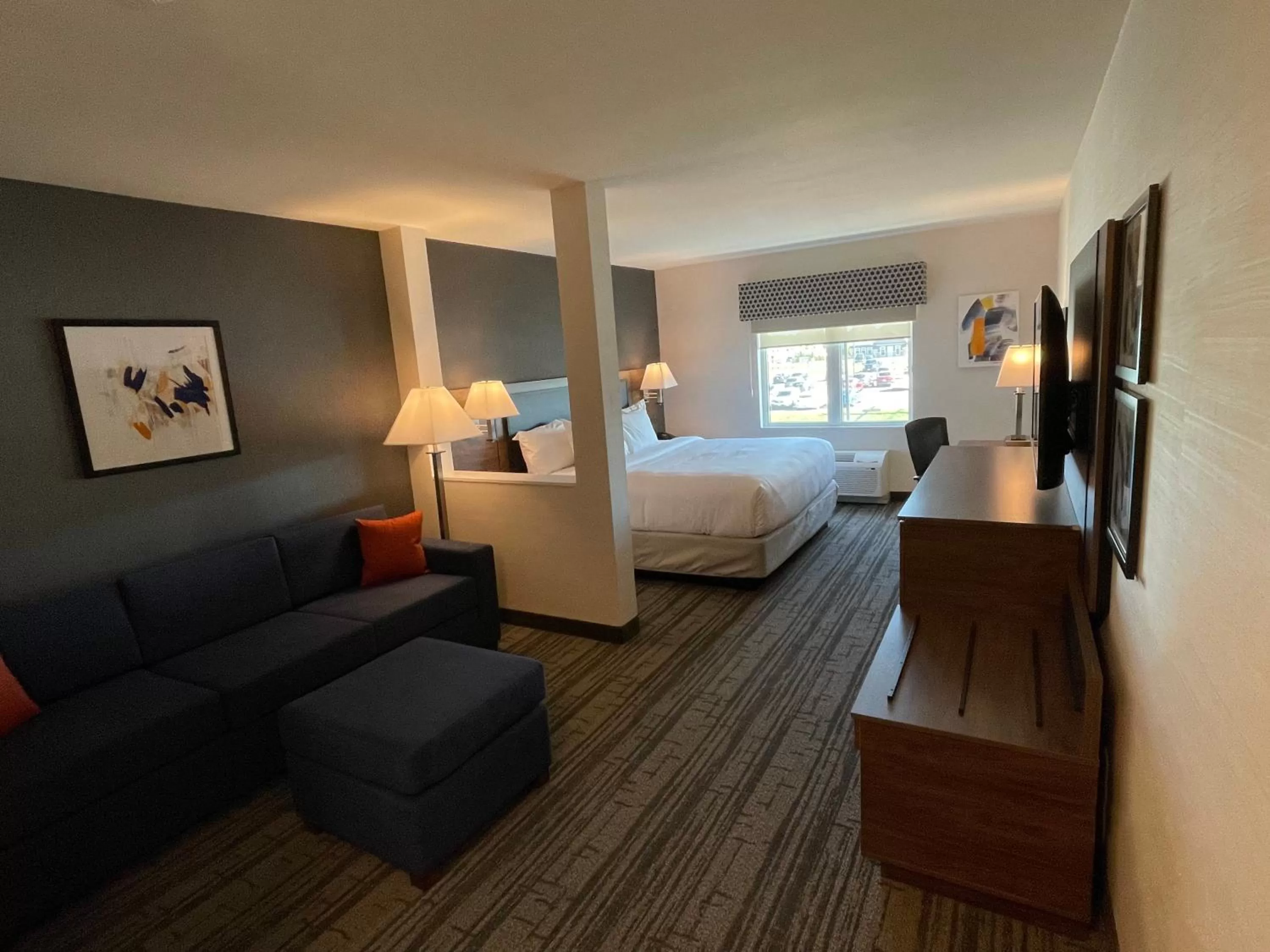 Living room, Bed in Comfort Inn & Suites