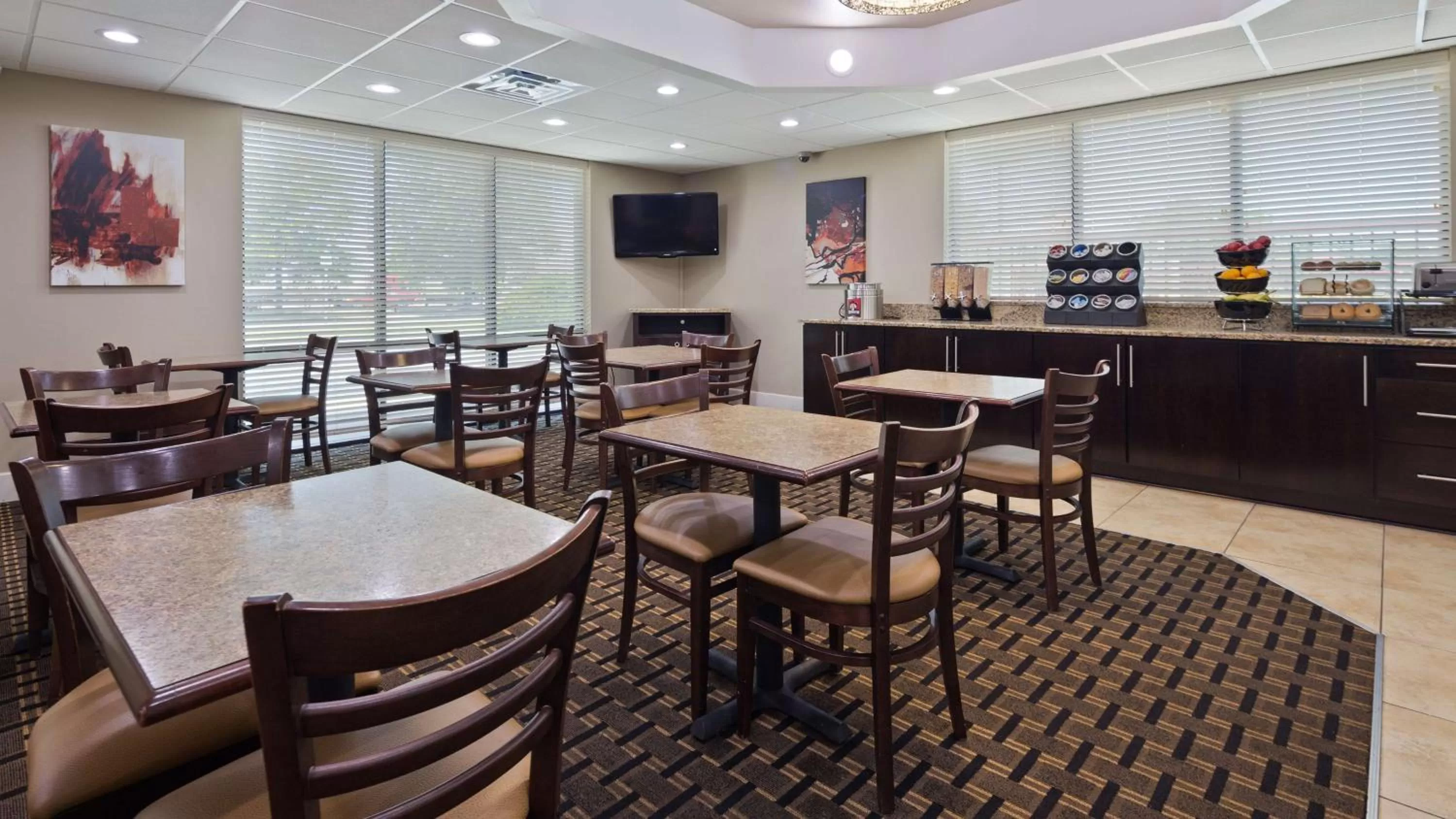 Restaurant/places to eat in Best Western Lumberton