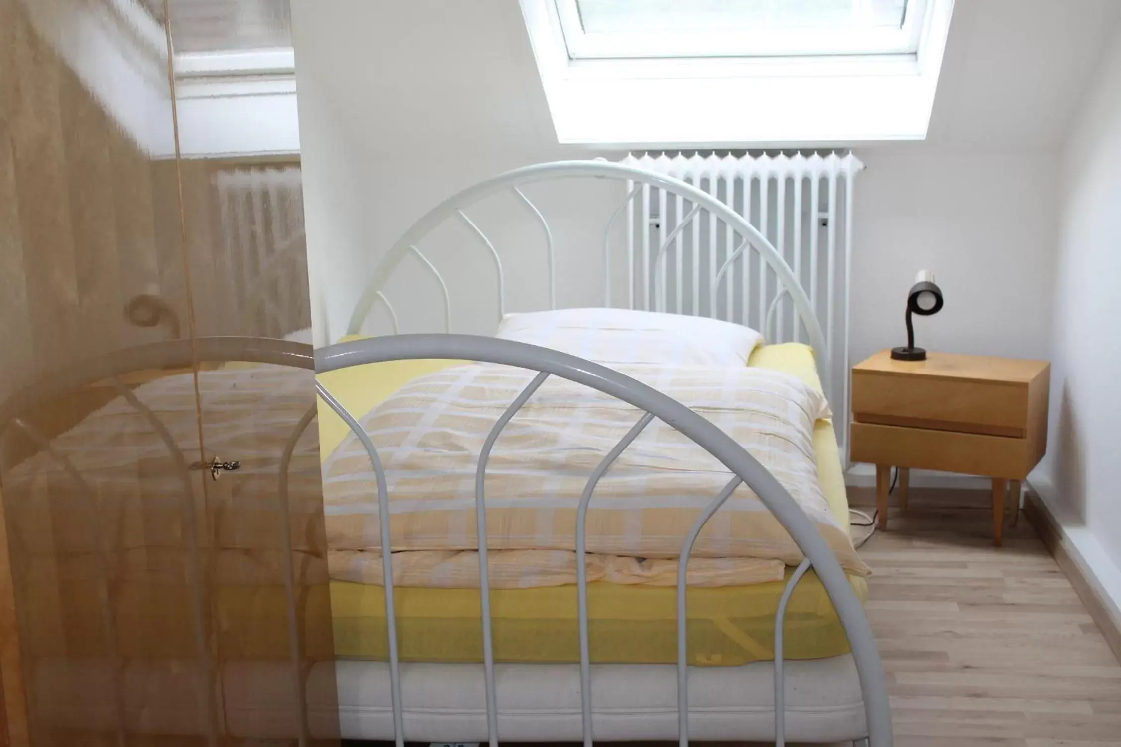 Single Room with Shared Bathroom - single occupancy in Haus Erlen Single Room with Shared Bathroom - single occupancy in Haus Erlen