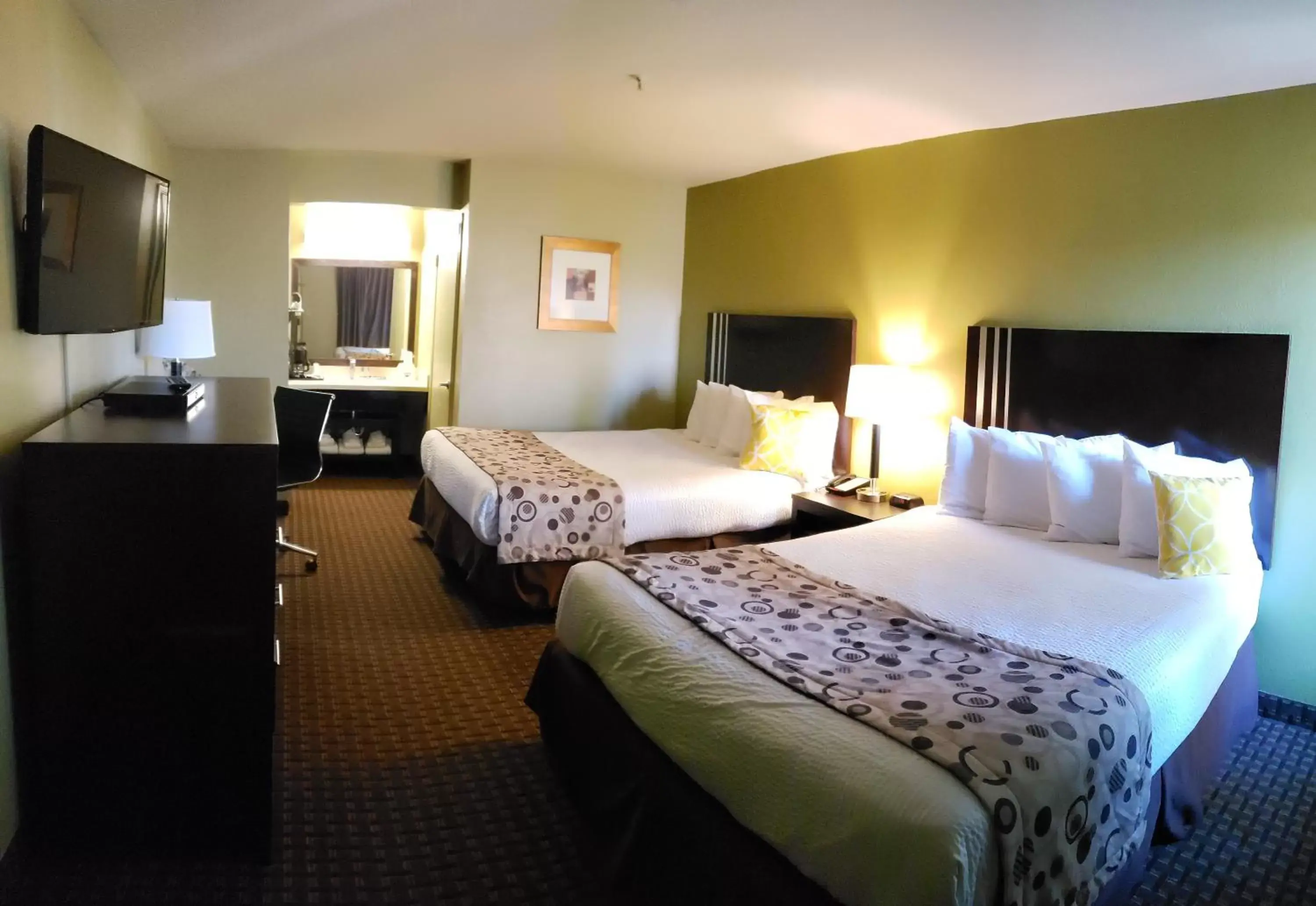 Bed in SureStay Hotel by Best Western Vallejo Napa Valley
