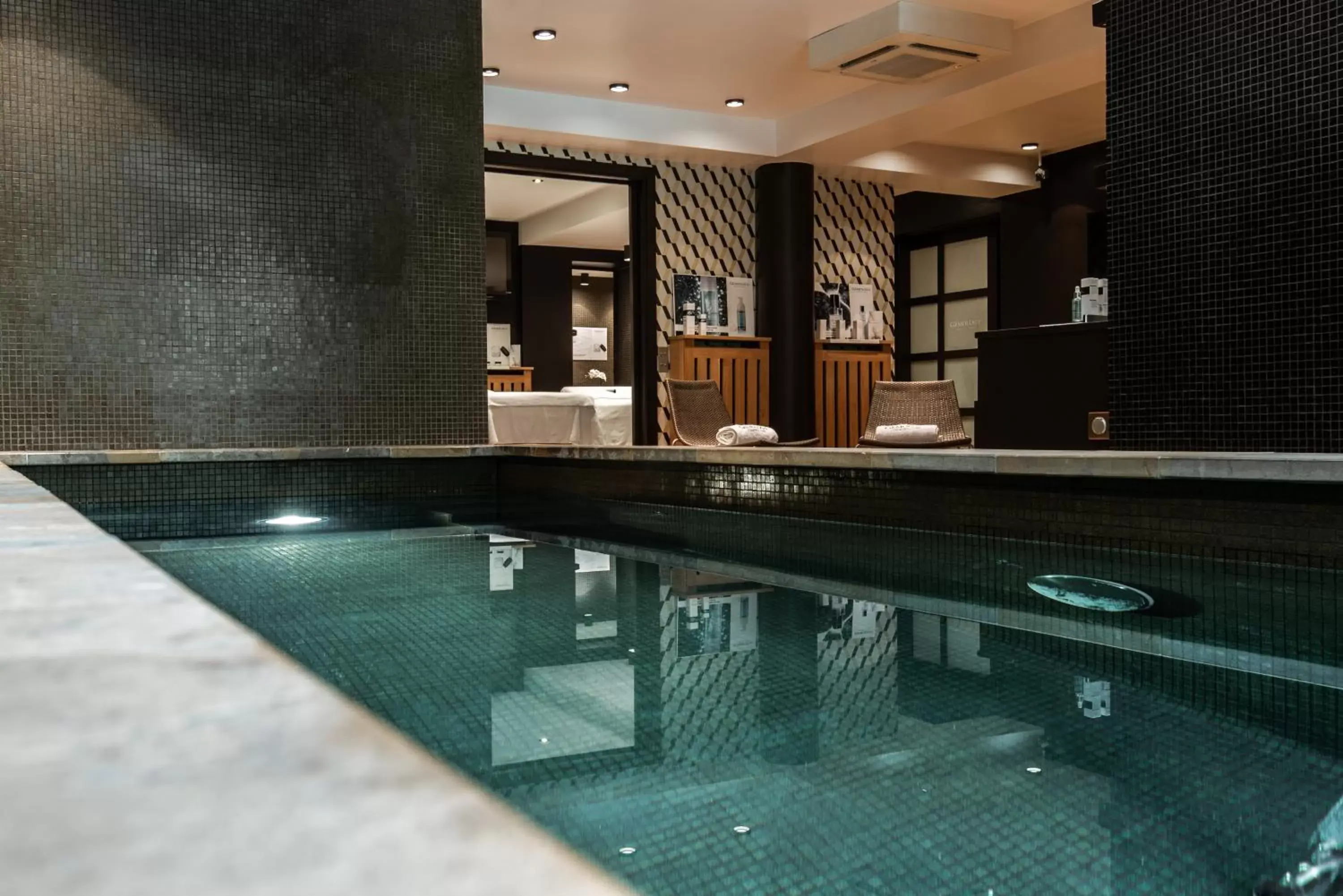 Spa and wellness centre/facilities, Swimming Pool in Hôtel Montmorency & Spa