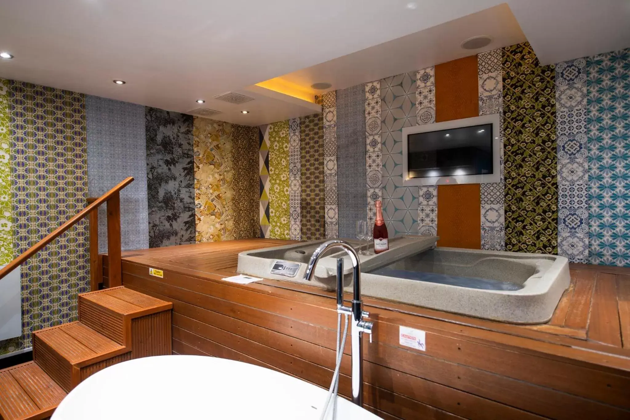 Bedroom, Bathroom in The Exhibitionist Hotel