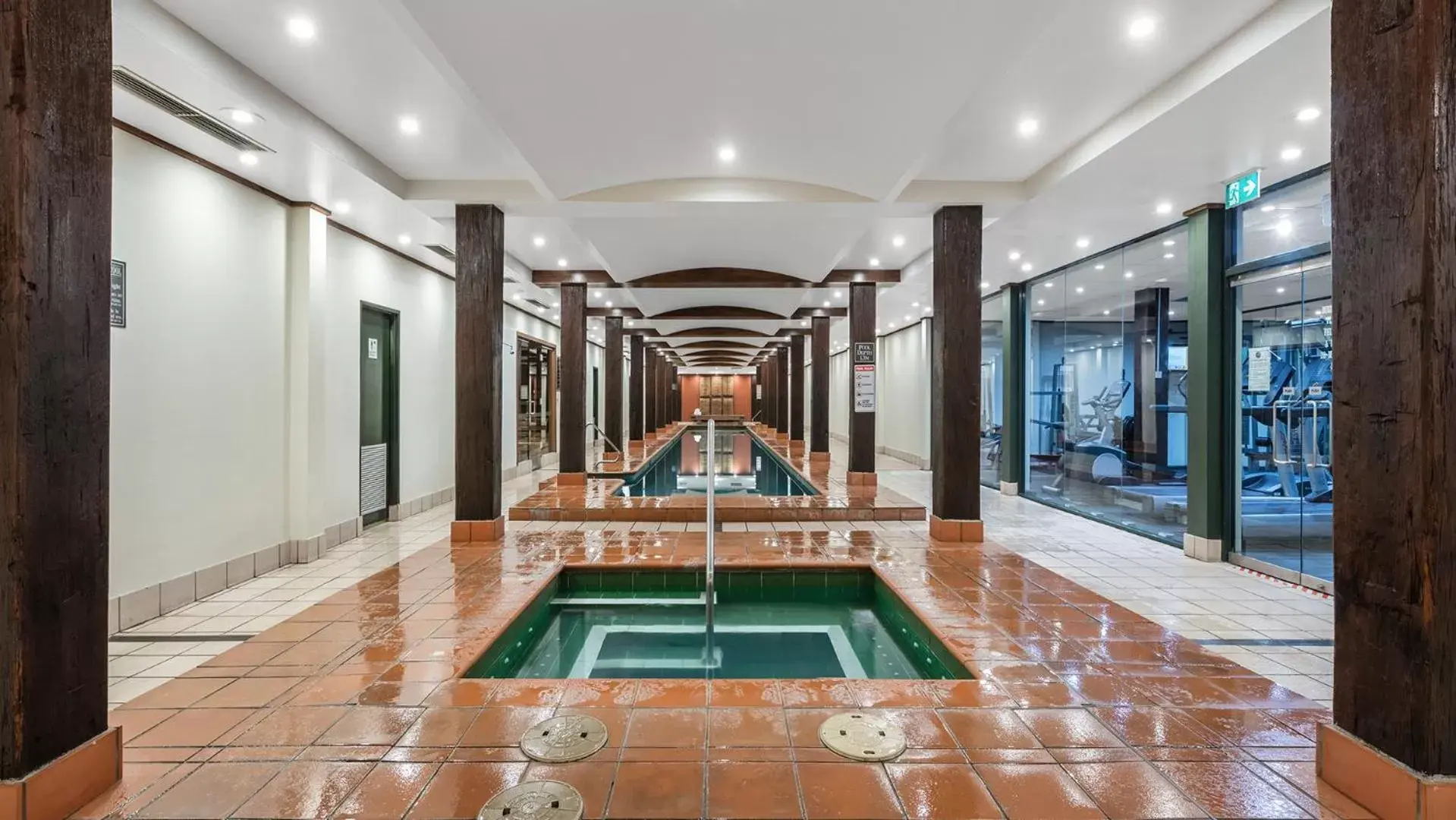 Hot Tub, Swimming Pool in Oaks Sydney Goldsbrough Suites