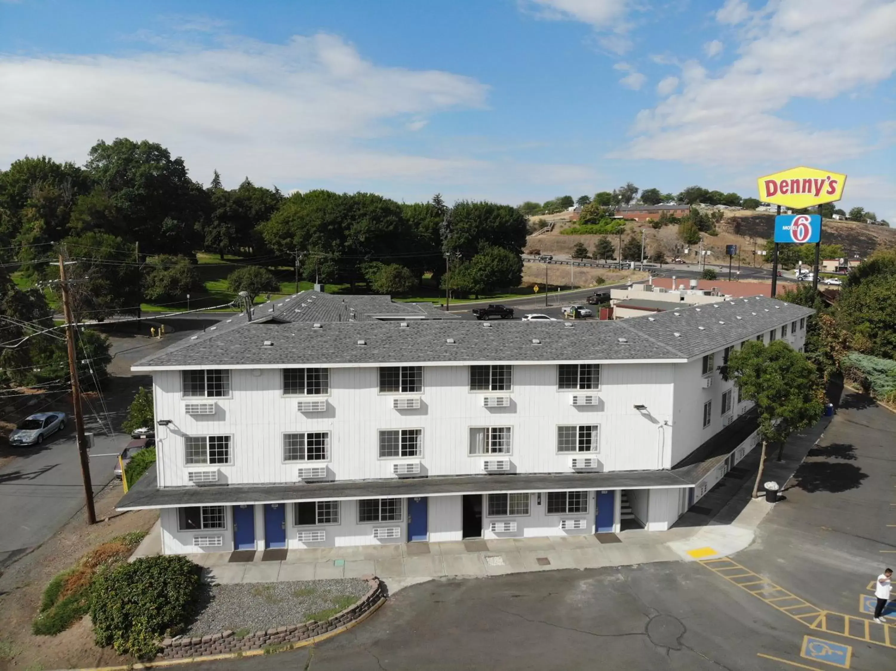 Property Building in Motel 6 Pendleton, OR - West