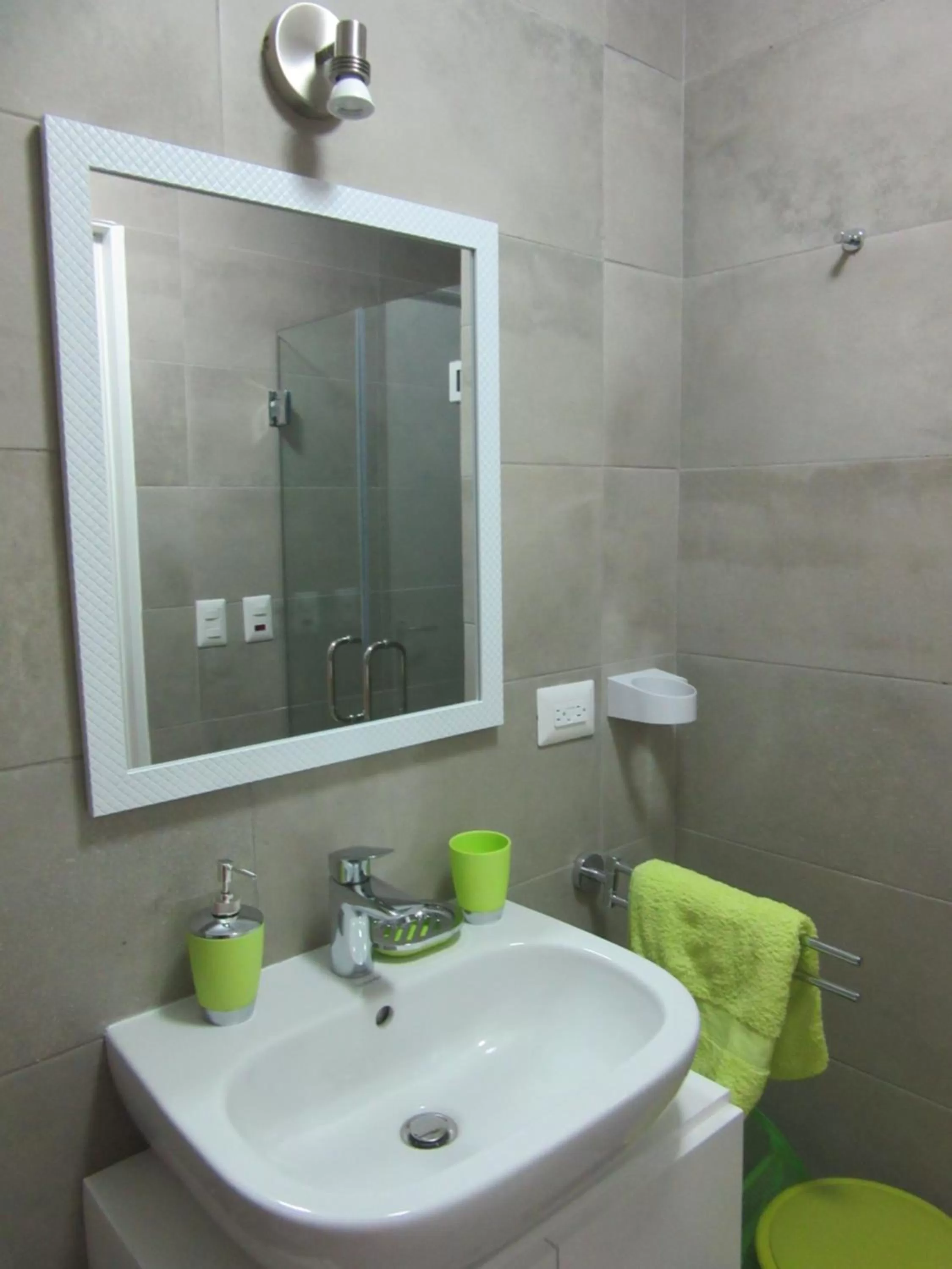 Bathroom in Coral Village - "Caribbean Cocktails" Deluxe Suites & Pool