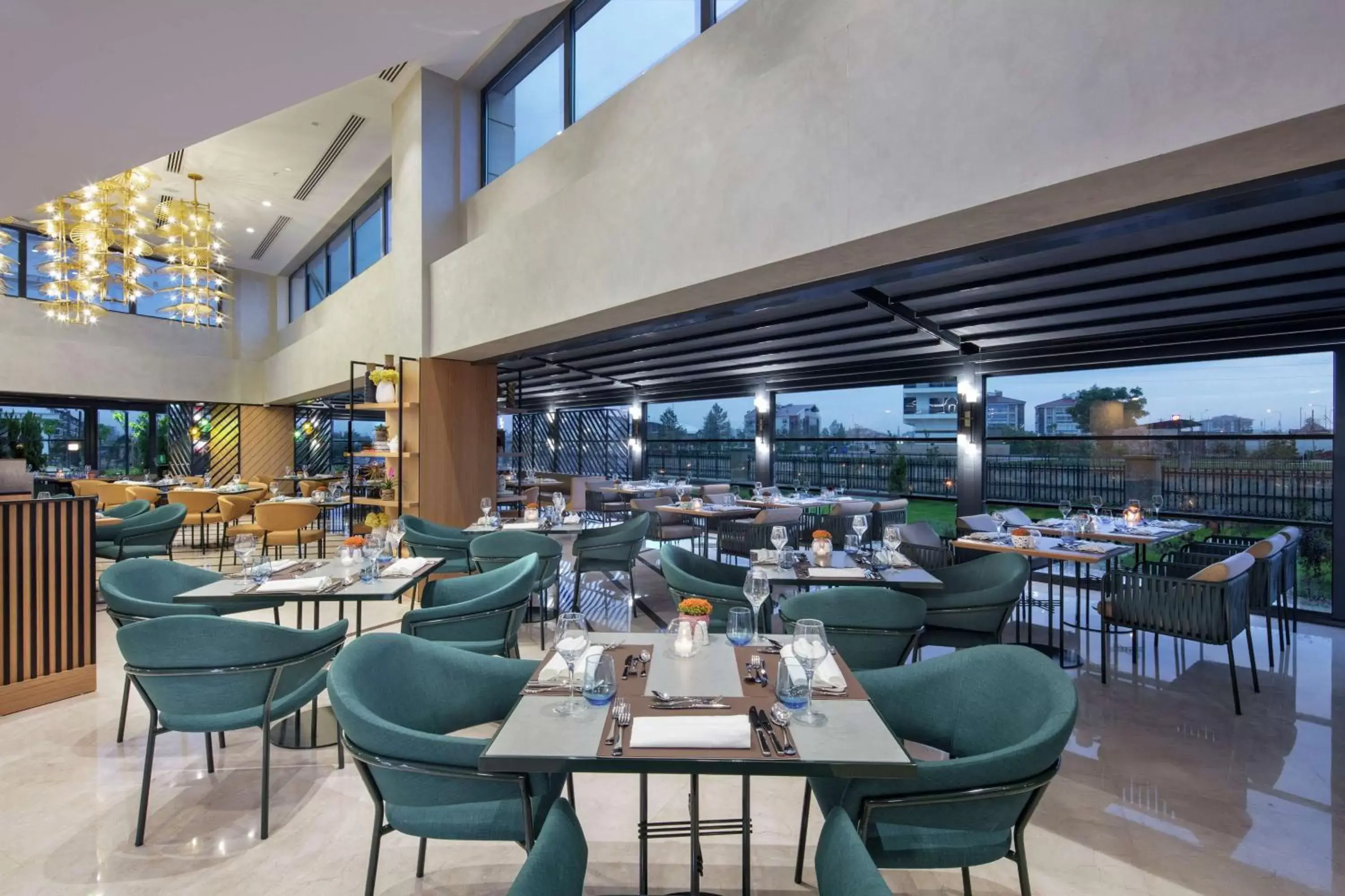 Dining area, Restaurant/Places to Eat in Doubletree By Hilton Afyonkarahisar