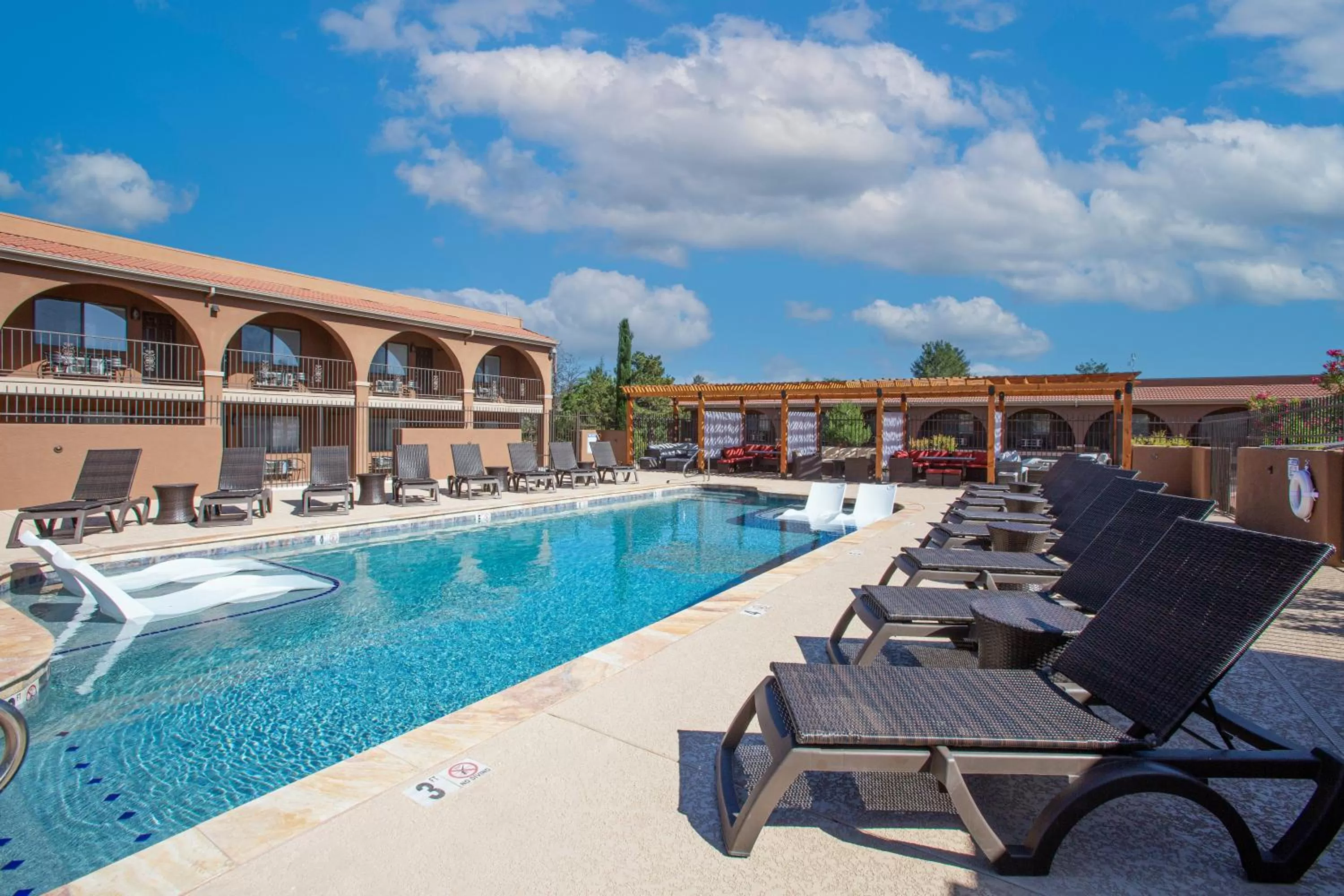 Swimming pool in GreenTree Inn Sedona