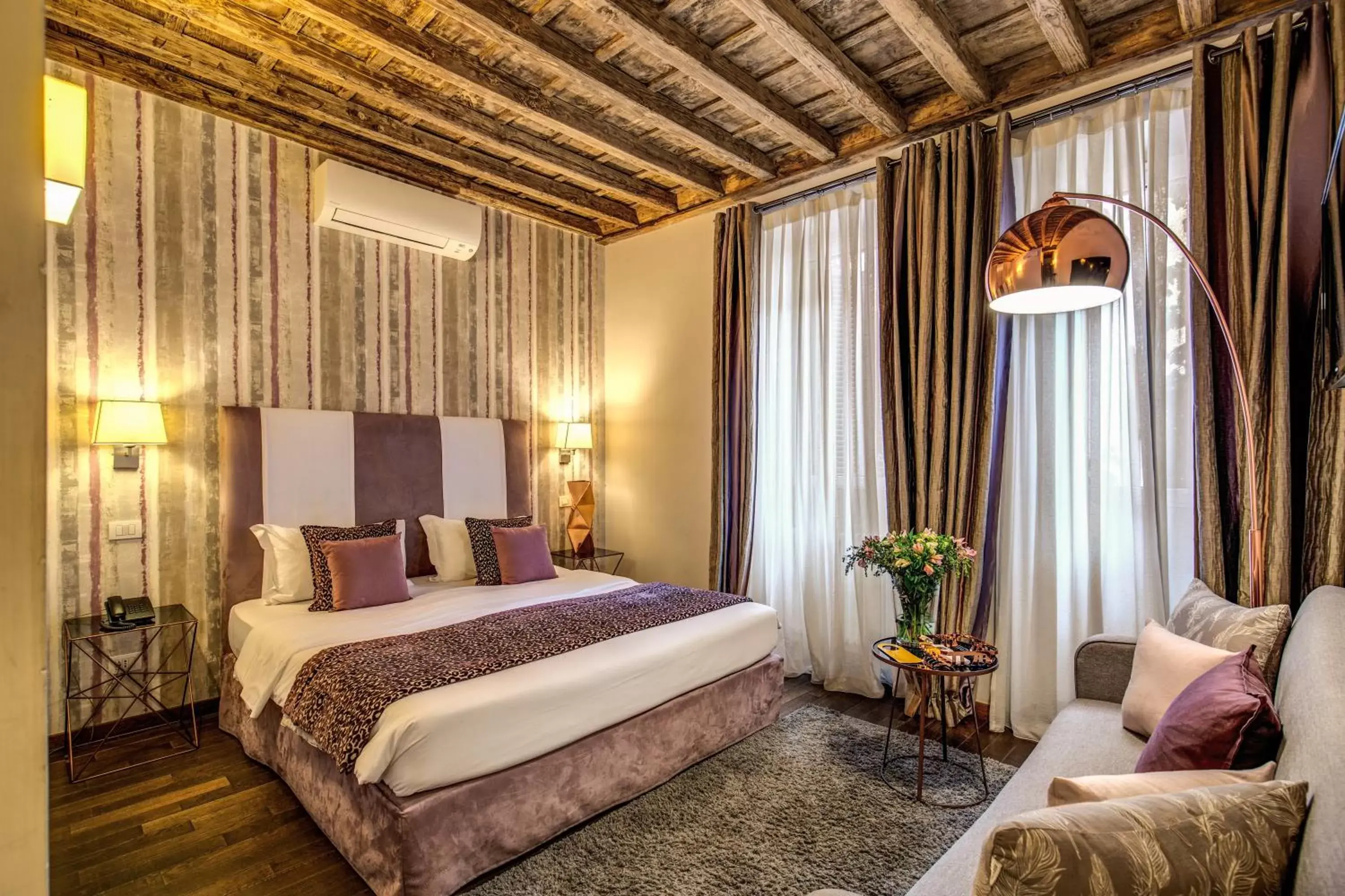 Bed in Trevi Beau Boutique Hotel