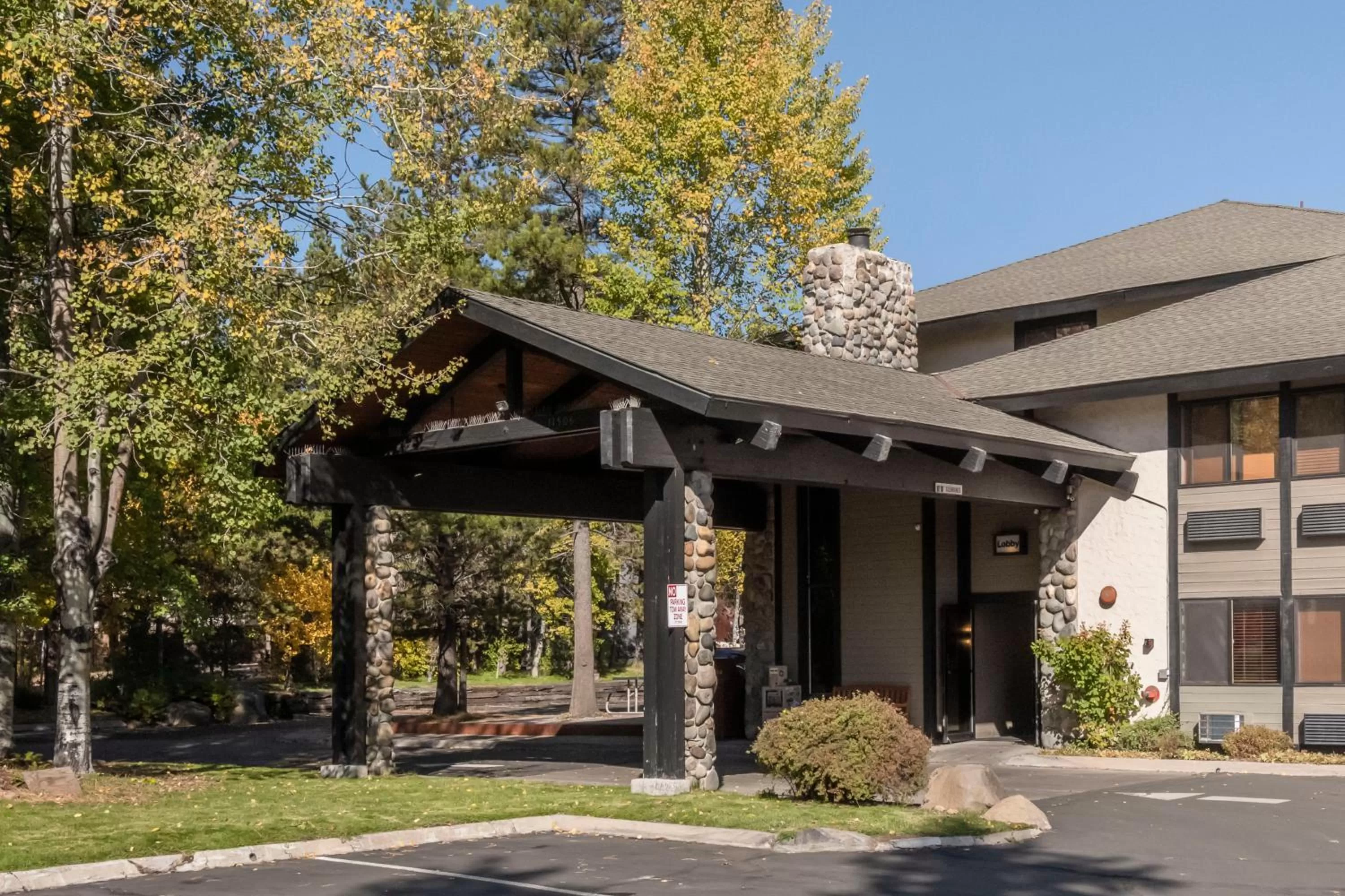 Facade/entrance in Inn At Truckee
