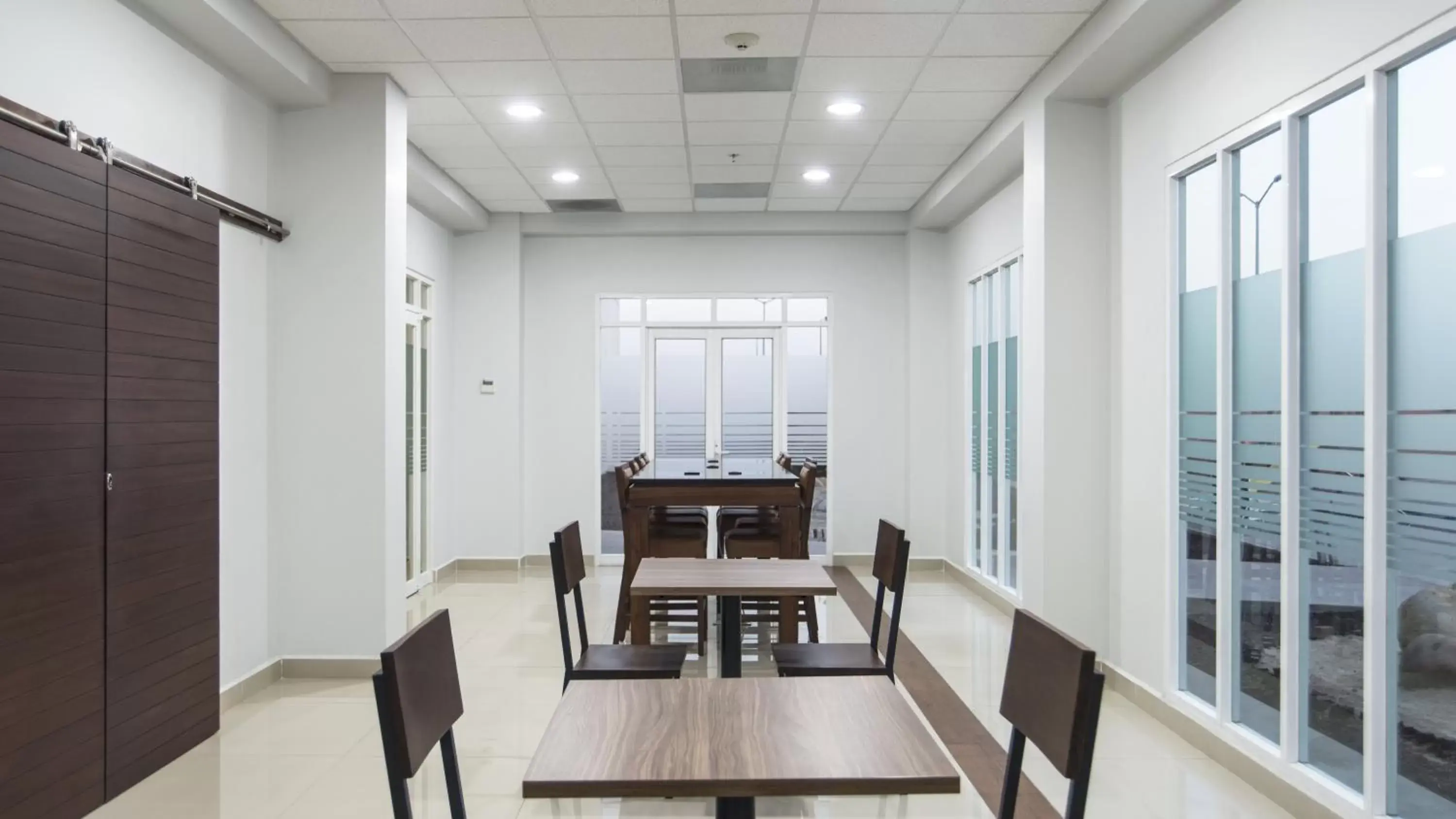 Meeting/conference room, Restaurant/Places to Eat in Holiday Inn Express Manzanillo, an IHG Hotel